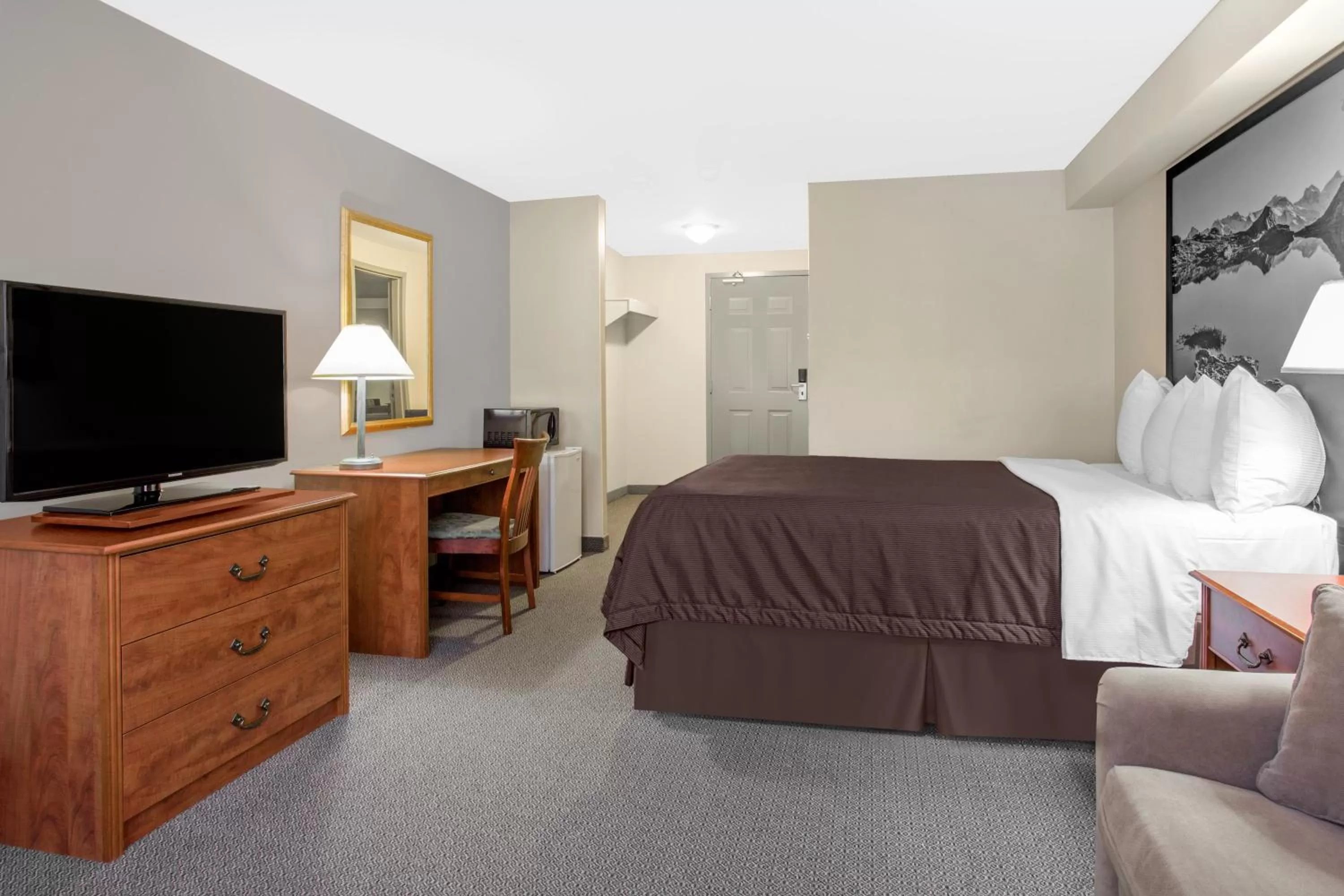 Queen Room - Non-Smoking in Super 8 by Wyndham Sault Ste Marie On