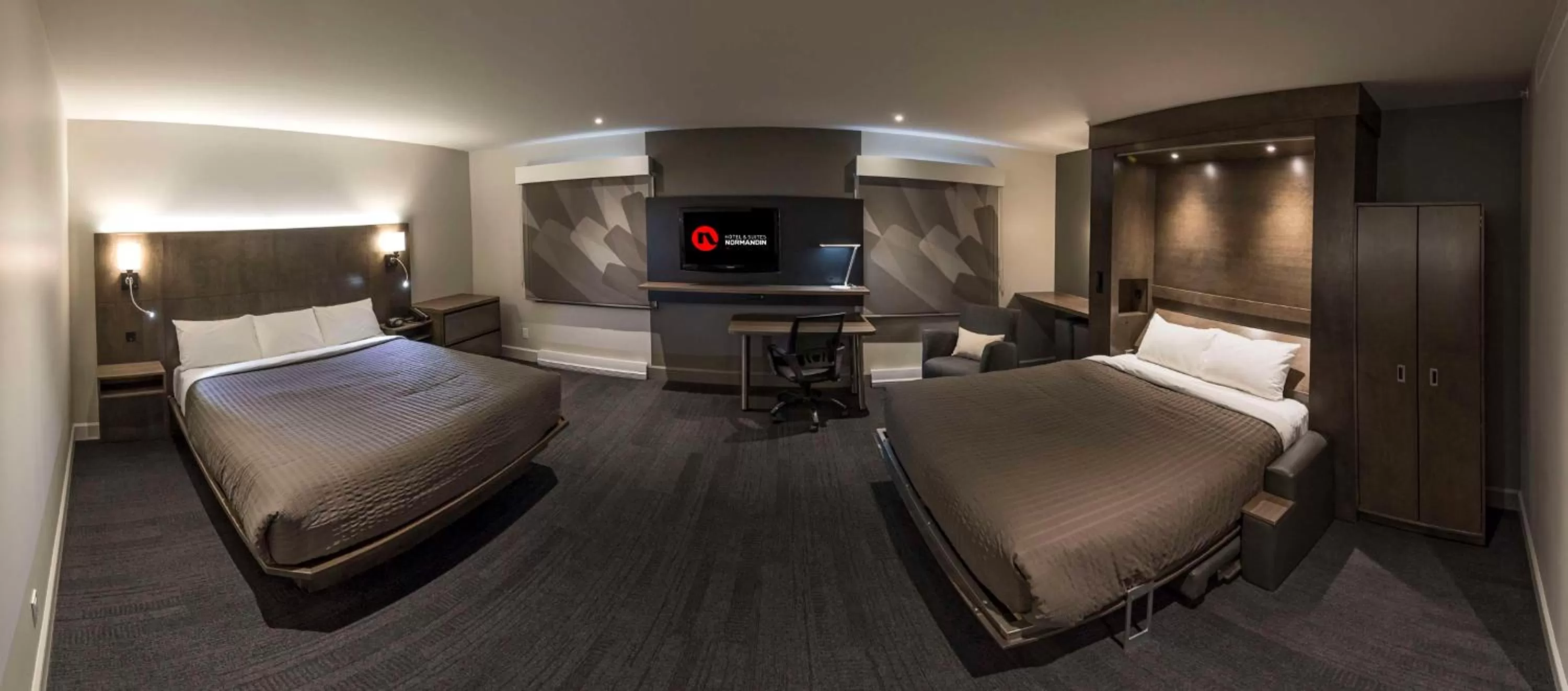 Triple Room - Disability Access in Hôtel & Suites Normandin Lévis