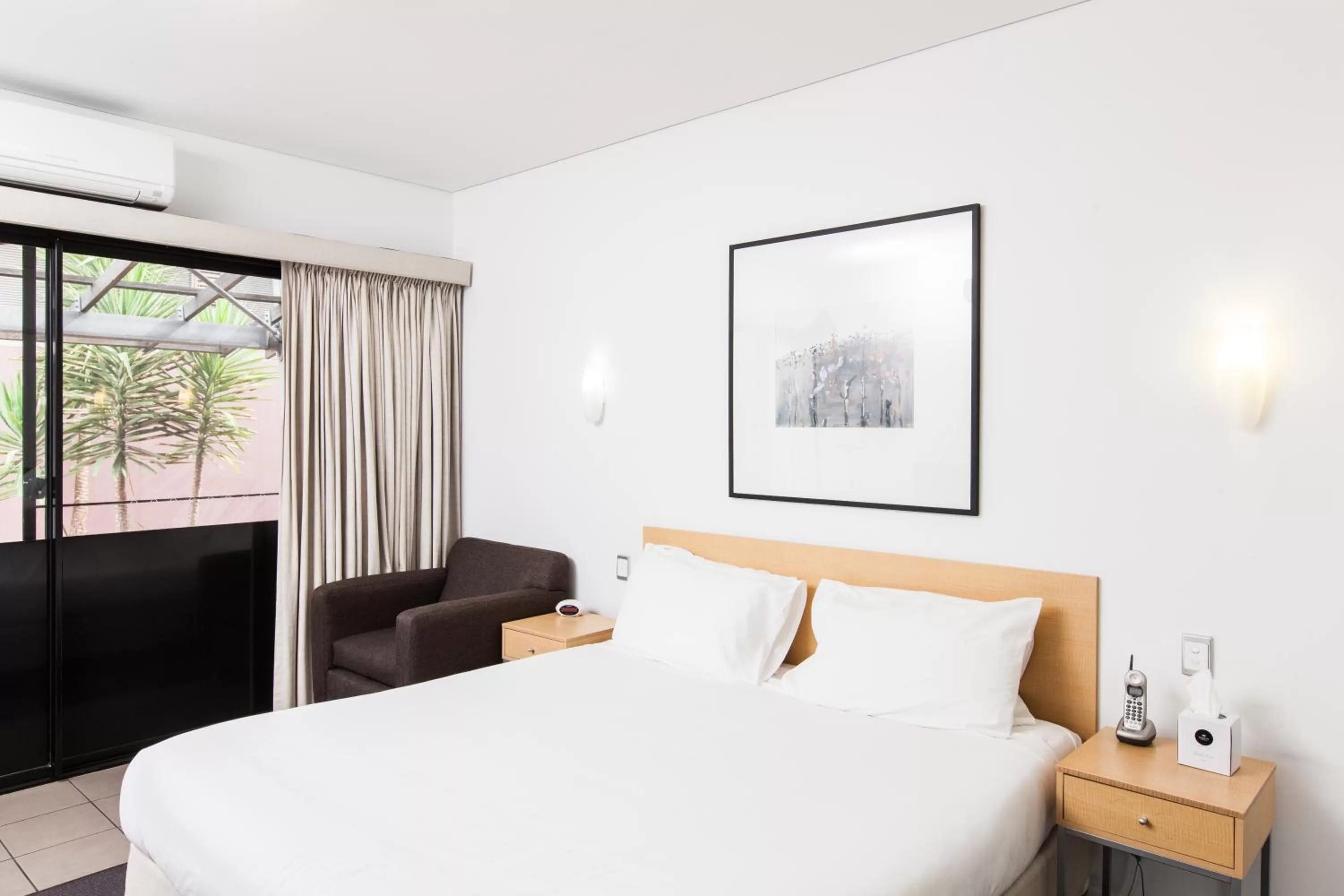 Executive Studio Apartment in Majestic Oasis Apartments