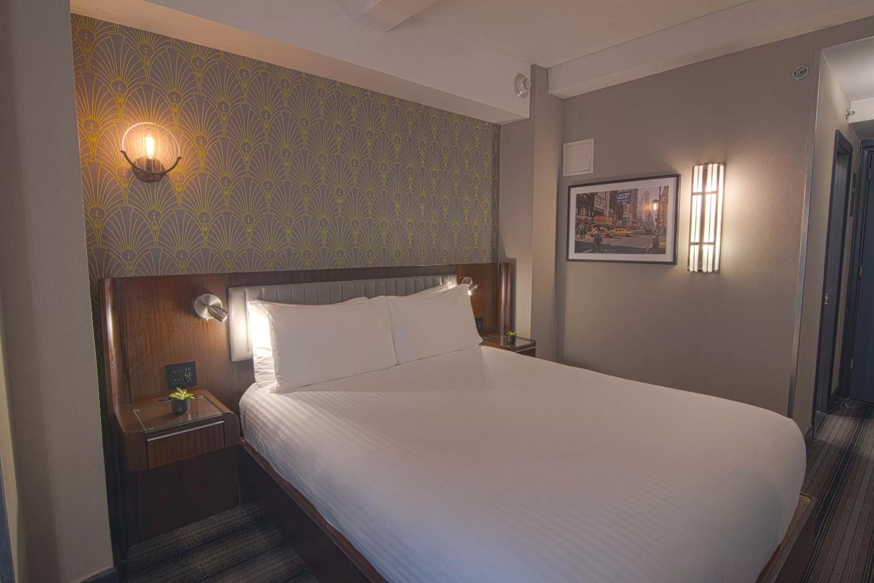 Signature 1 Queen Bed in Hotel Edison Times Square