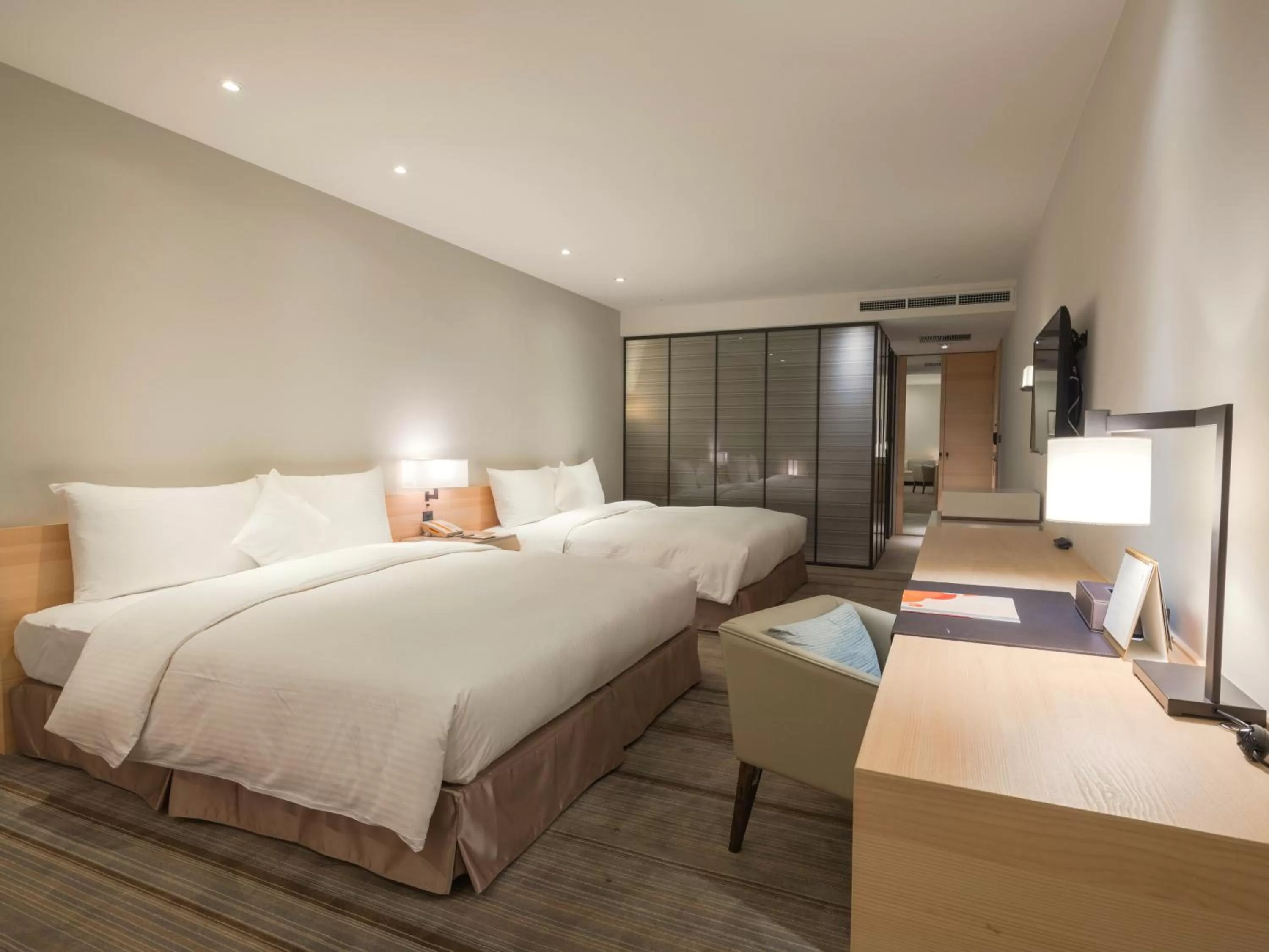 Comfort Quadruple Room - No Window in Hotel COZZI Zhongshan Kaohsiung