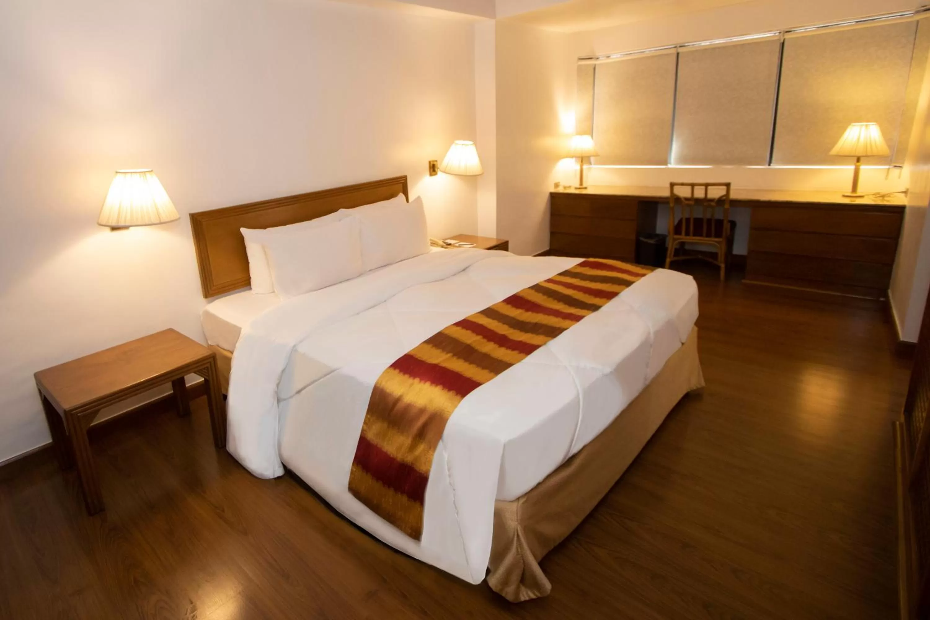 Park Tower (Staycation) in Century Park Hotel