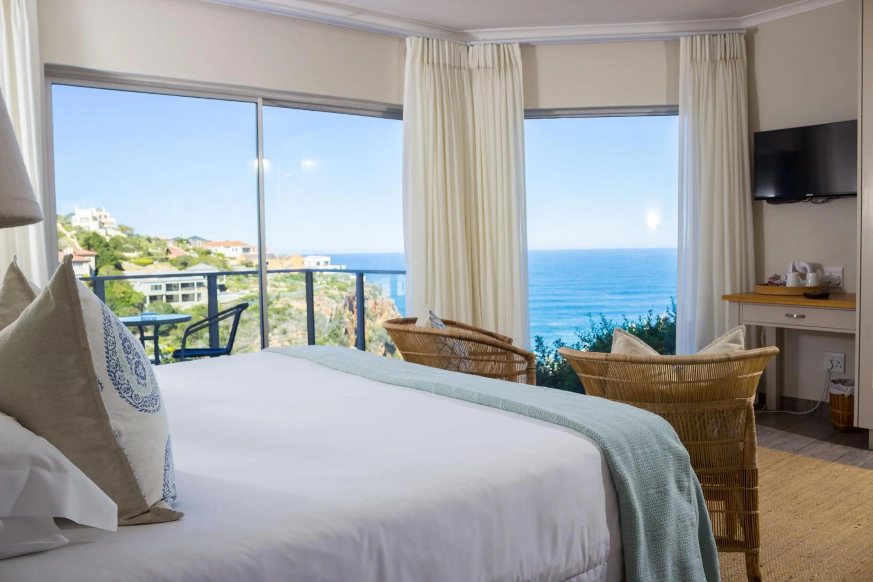 Deluxe Double or Twin Room with Sea View - single occupancy - Knysna Sea Horse in Headlands House Guest Lodge