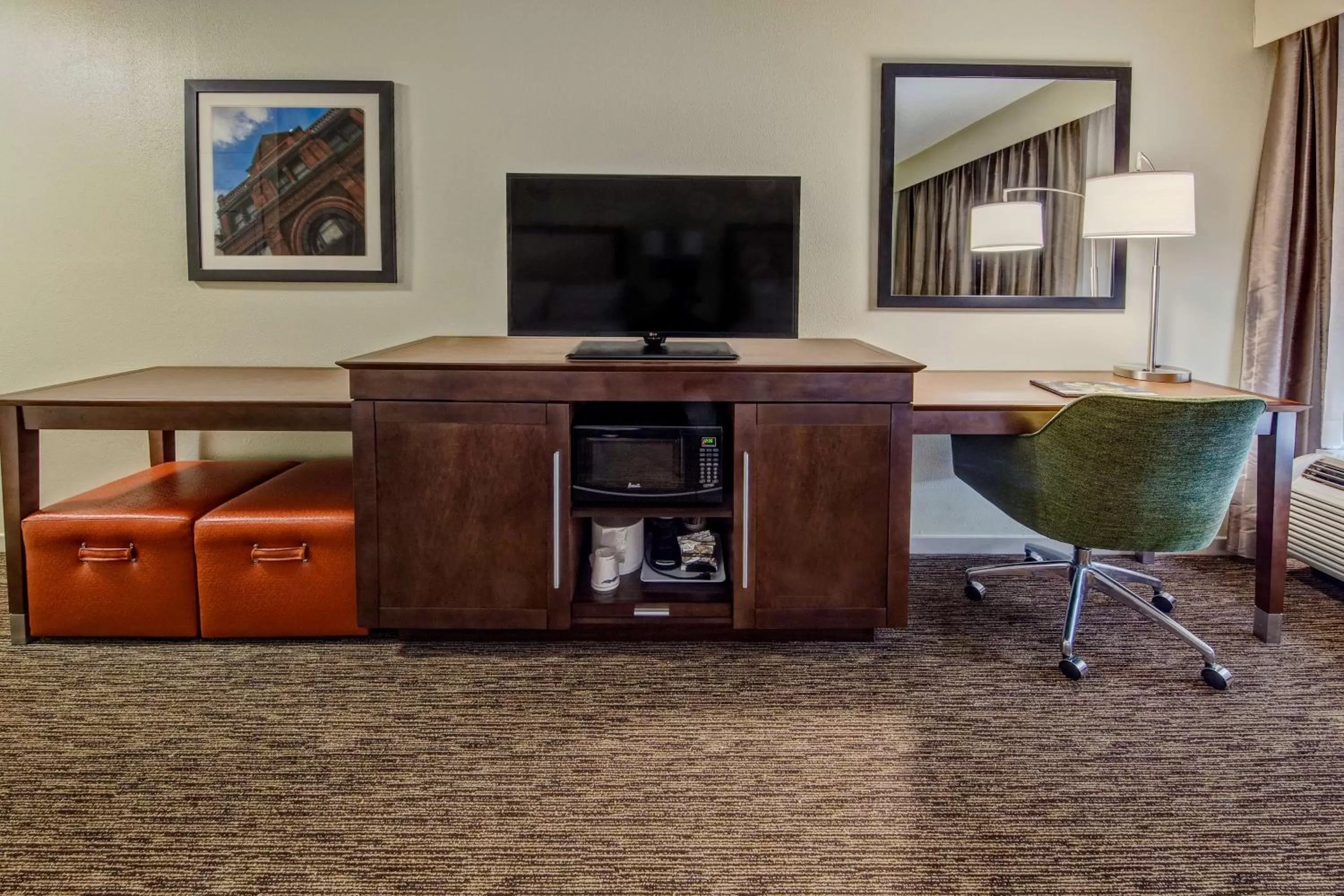 King Room with Bath Tub - Disability Access - Non-Smoking in Hampton Inn Savannah-I-95-North