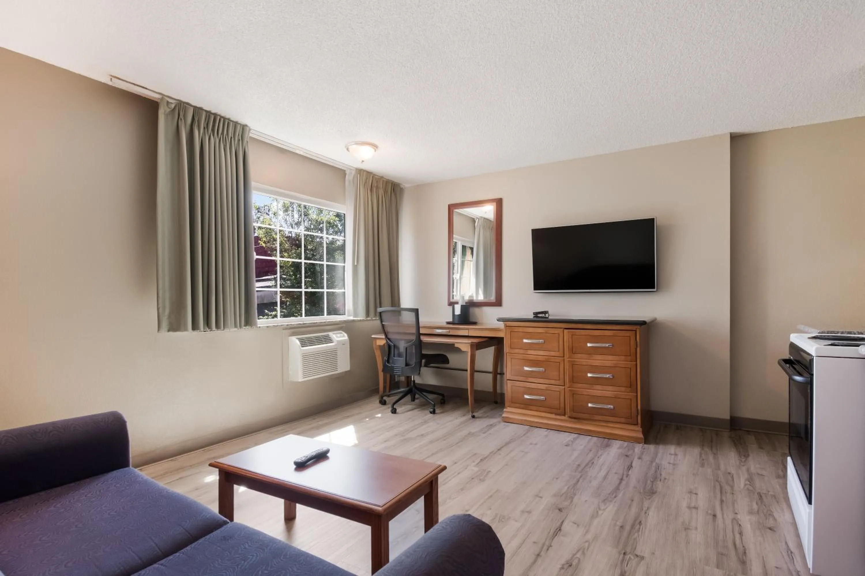 Two-Bedroom Deluxe King Suite with  Living Room - Non Smoking in Rodeway Inn & Suites Portland West - Beaverton