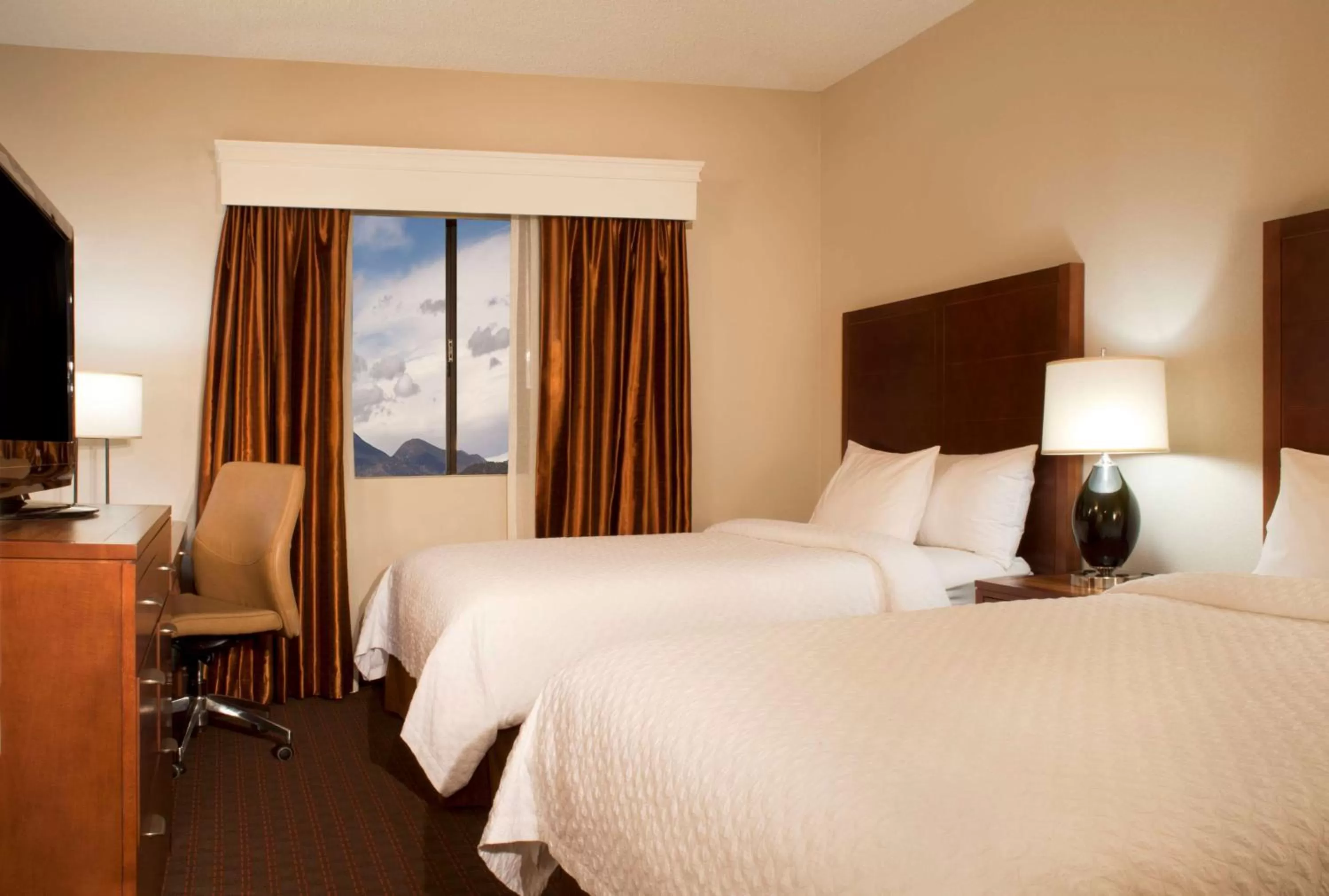 One-Bedroom Suite with Two Double Beds in Embassy Suites by Hilton Flagstaff