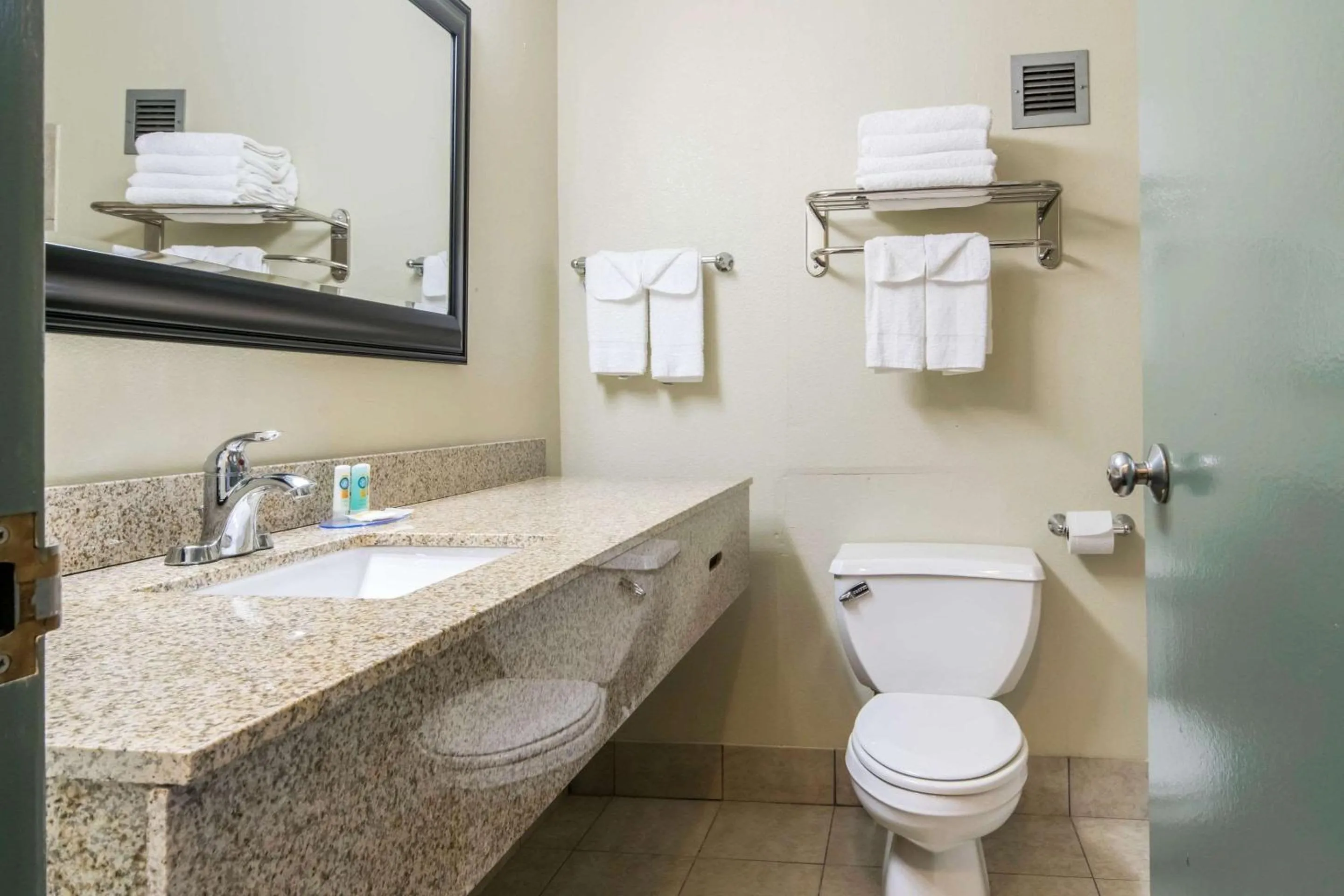 King Room - Non-Smoking in Quality Inn & Suites Horse Cave - Cave City