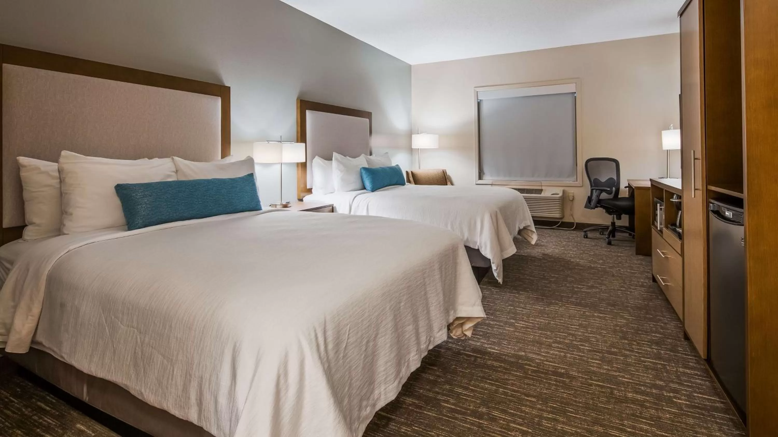 Queen Room with Two Queen Beds - Non-Smoking in Best Western Plus Hudson I-94