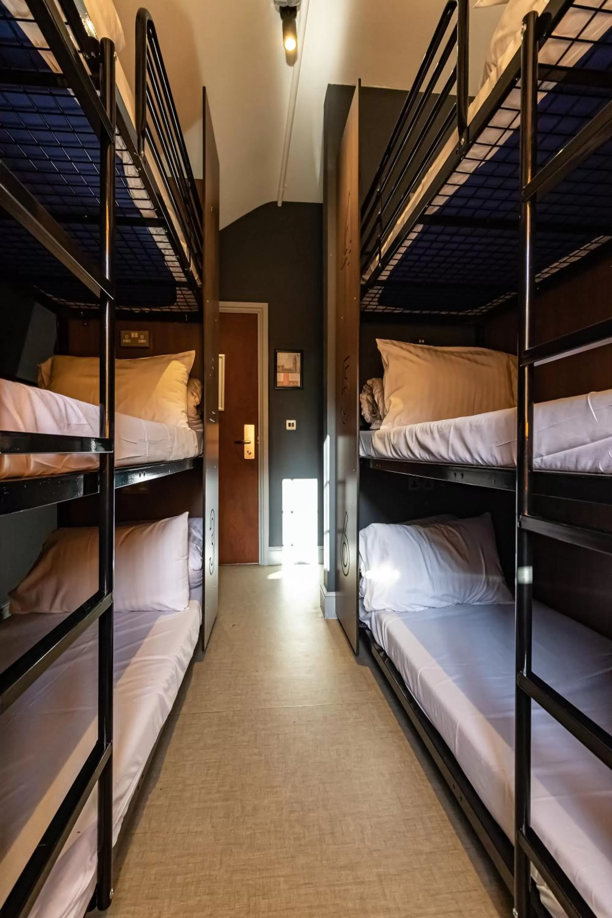 Bed in 9-Bed Female Dormitory Room with Shared Bathroom in PubLove @ The Steam Engine,Waterloo