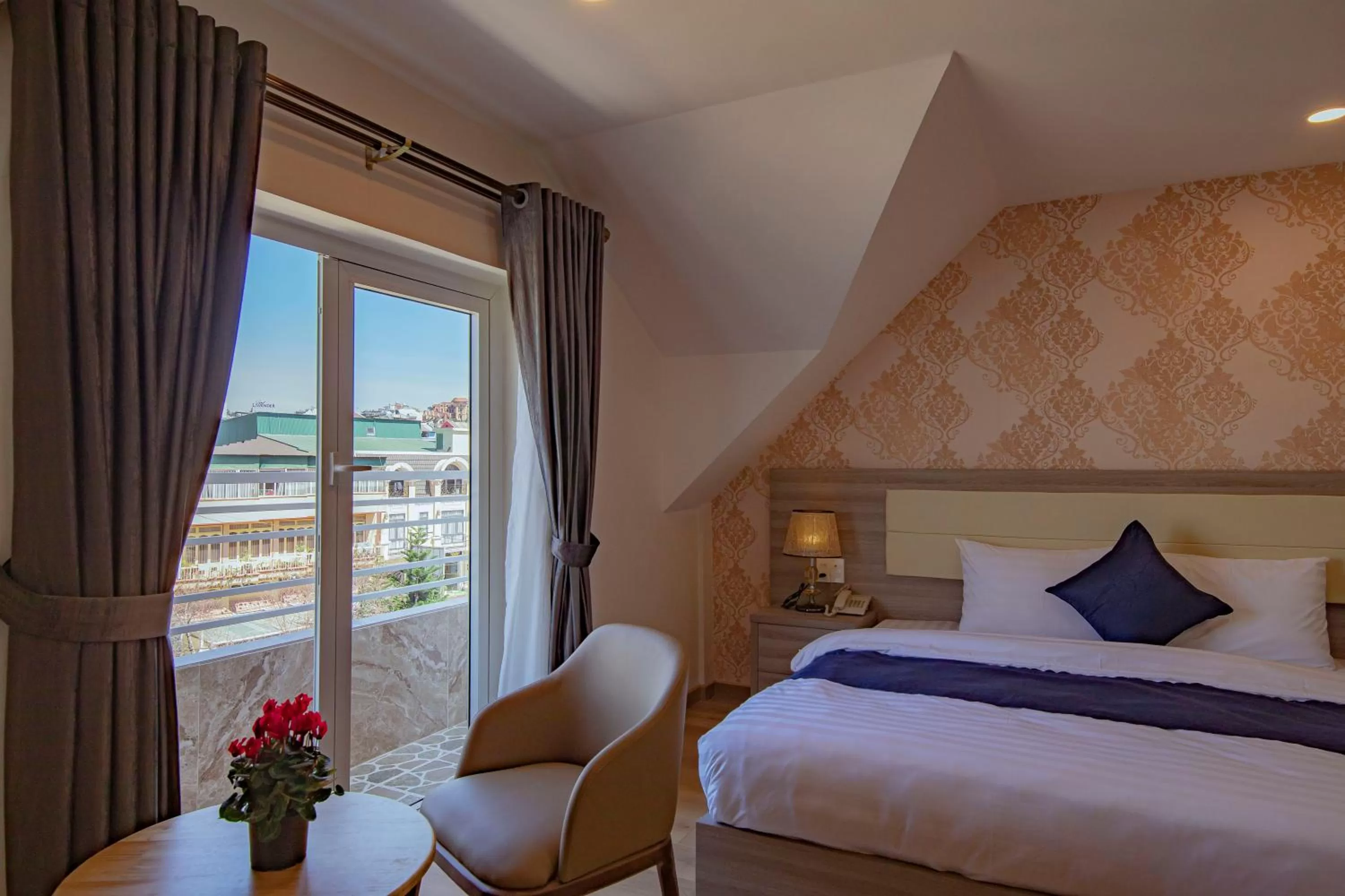 Deluxe Double Room with Balcony in Khanh Uyen 1 Hotel