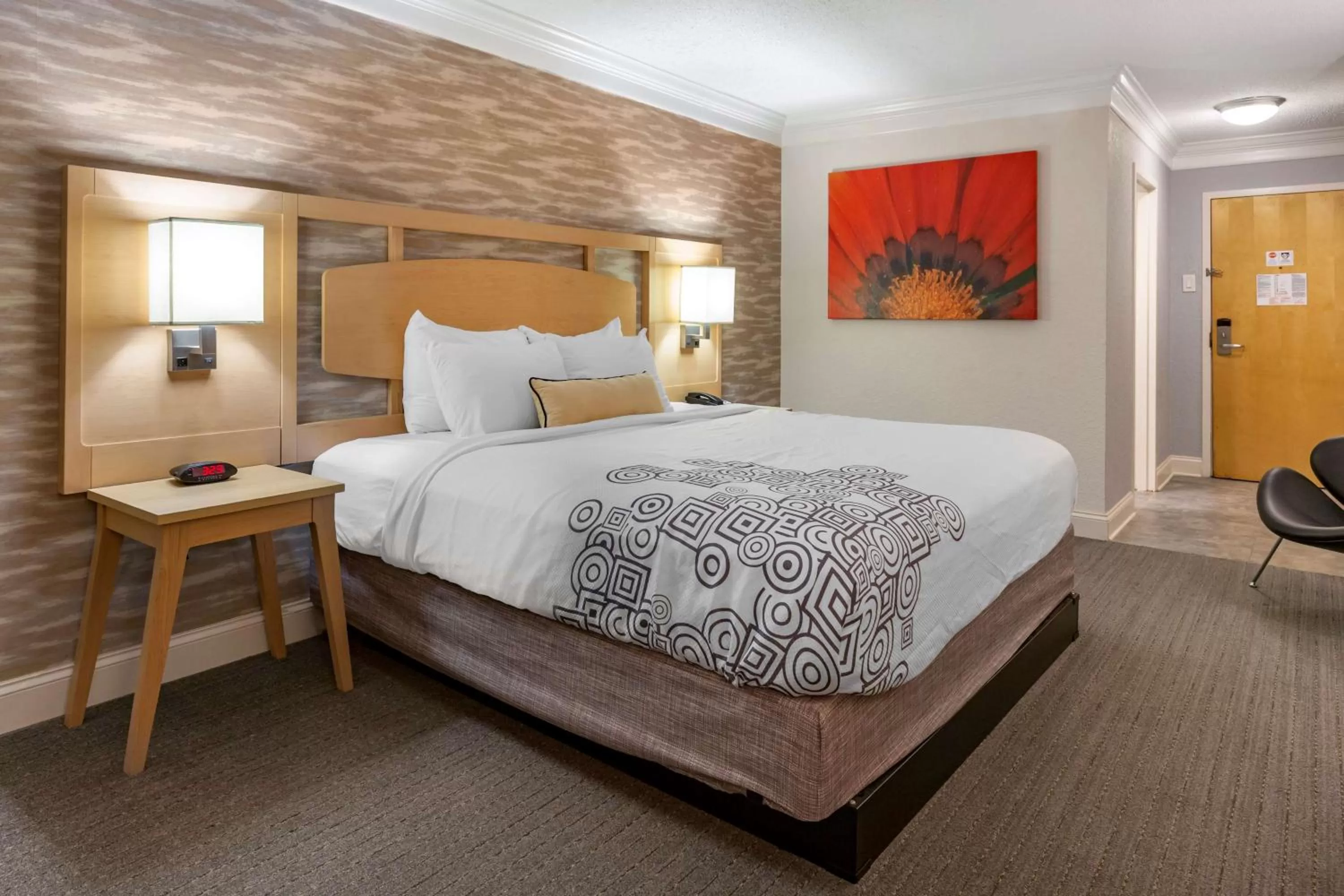 Queen Room - Disability Access Tub in Best Western Plus University Inn