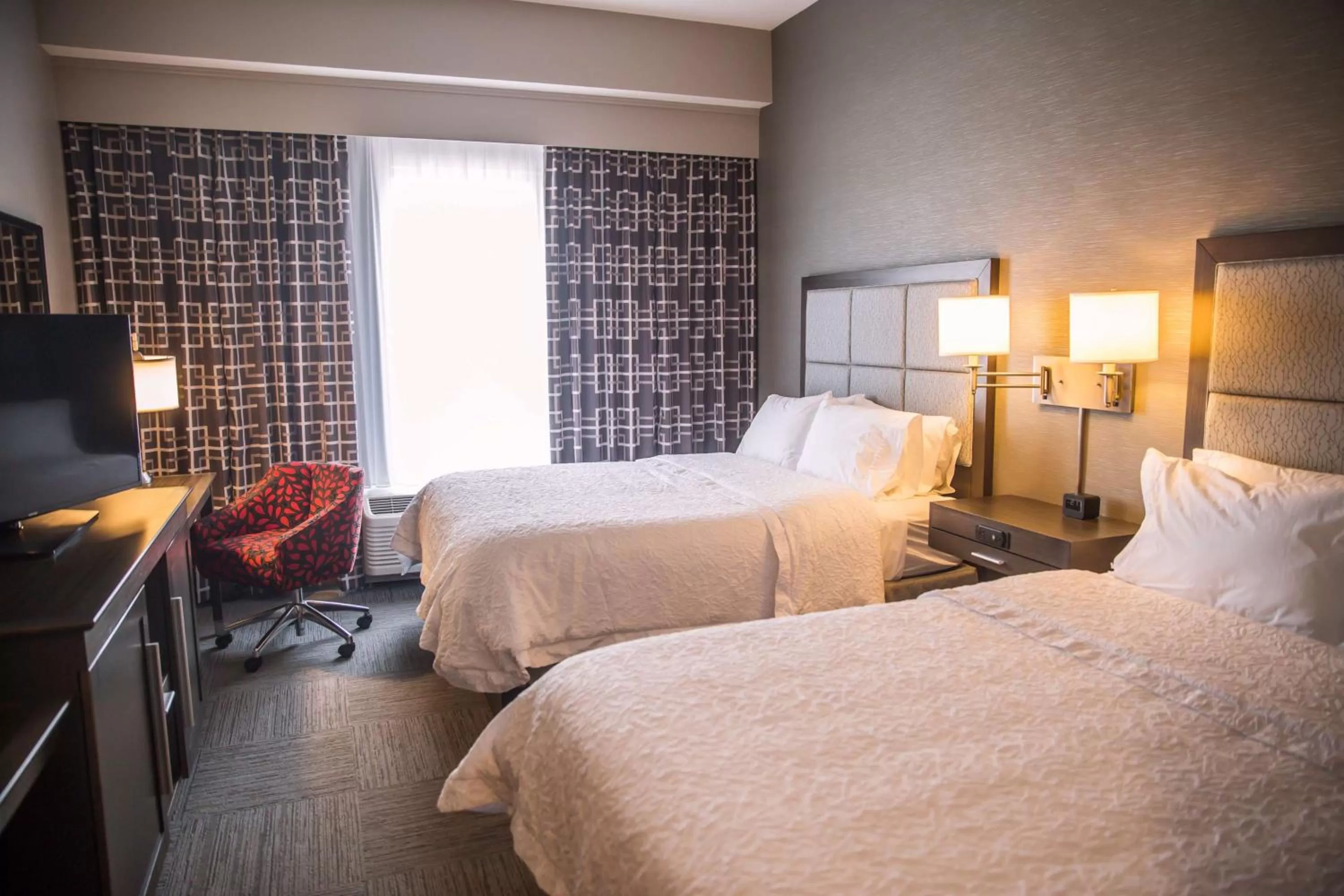 Queen Room with Two Queen Beds - Hearing Access/Non-Smoking in Hampton Inn-Pontiac