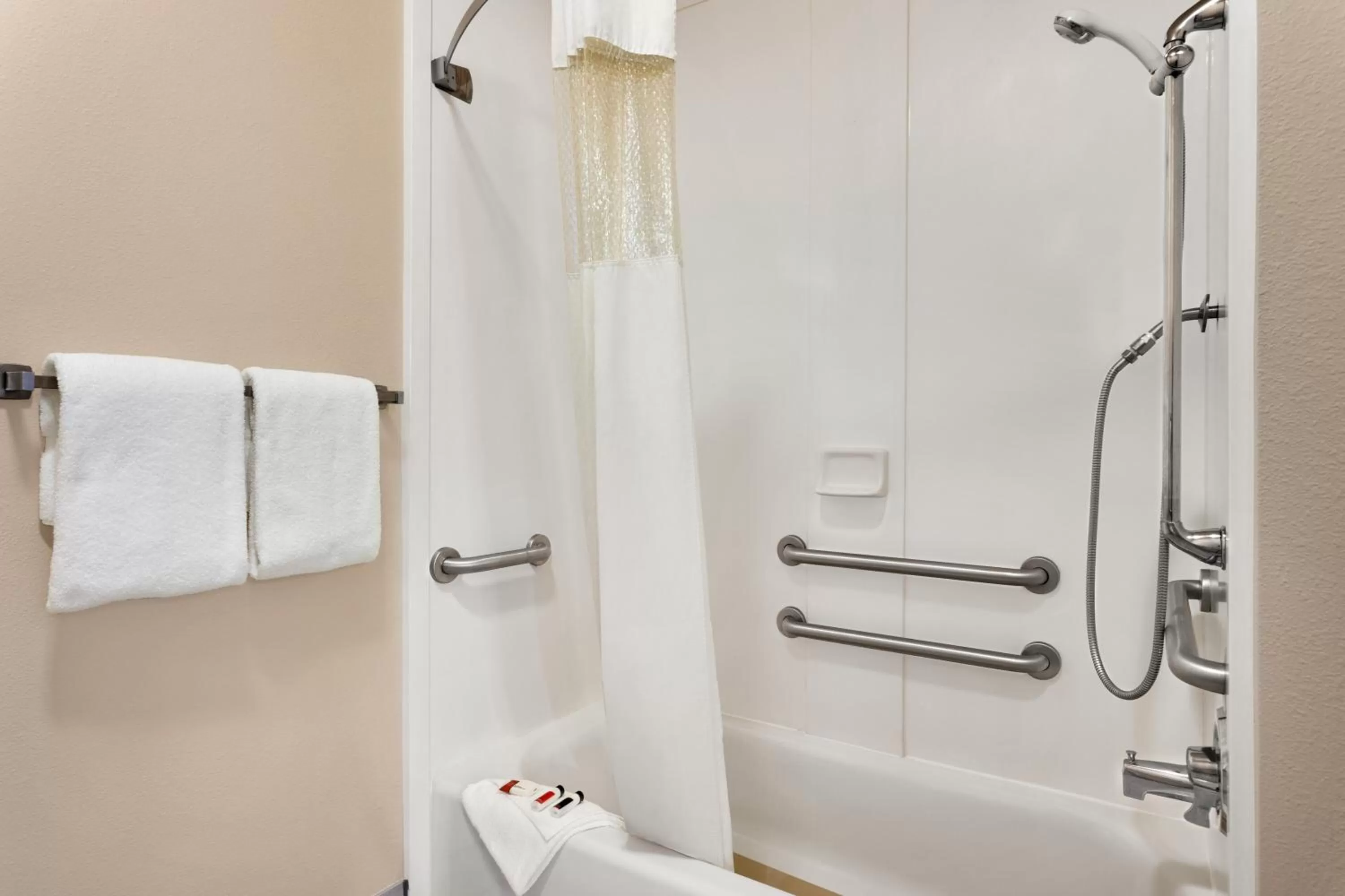 Queen Room with Two Queen Beds - Mobility Access/Non-Smoking in Baymont by Wyndham Ft. Leonard/Saint Robert