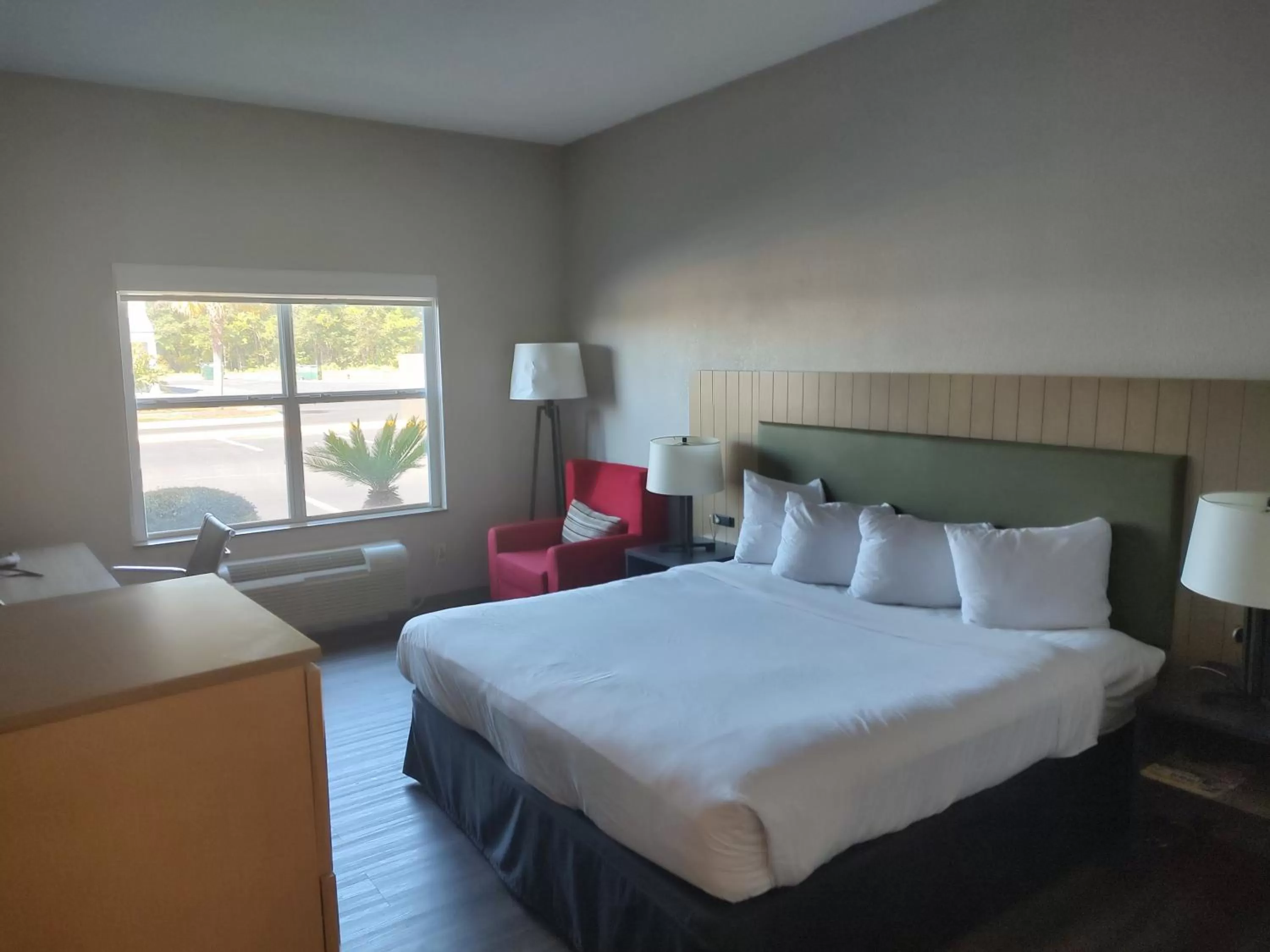 Extended Stay King Suite - Non-Smoking in Country Inn & Suites by Radisson, Hinesville, GA