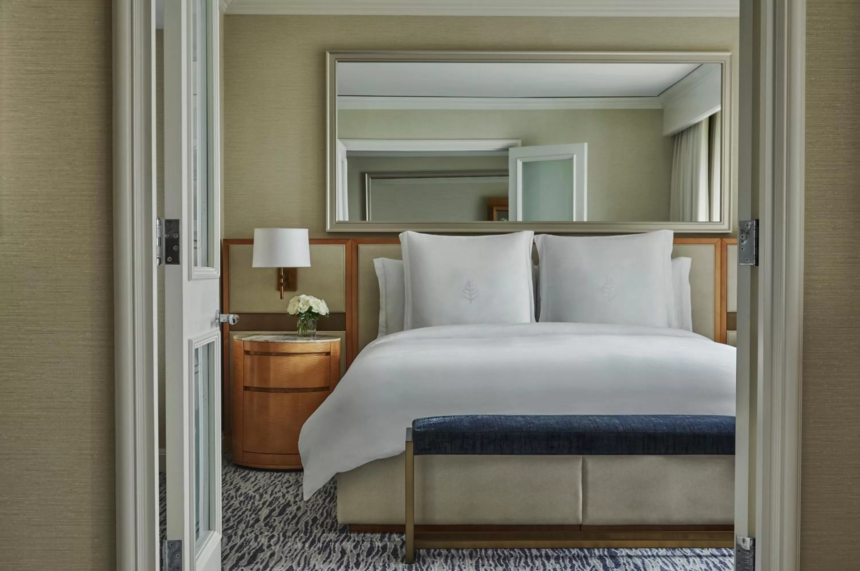 Executive King Suite with City View in Four Seasons Chicago