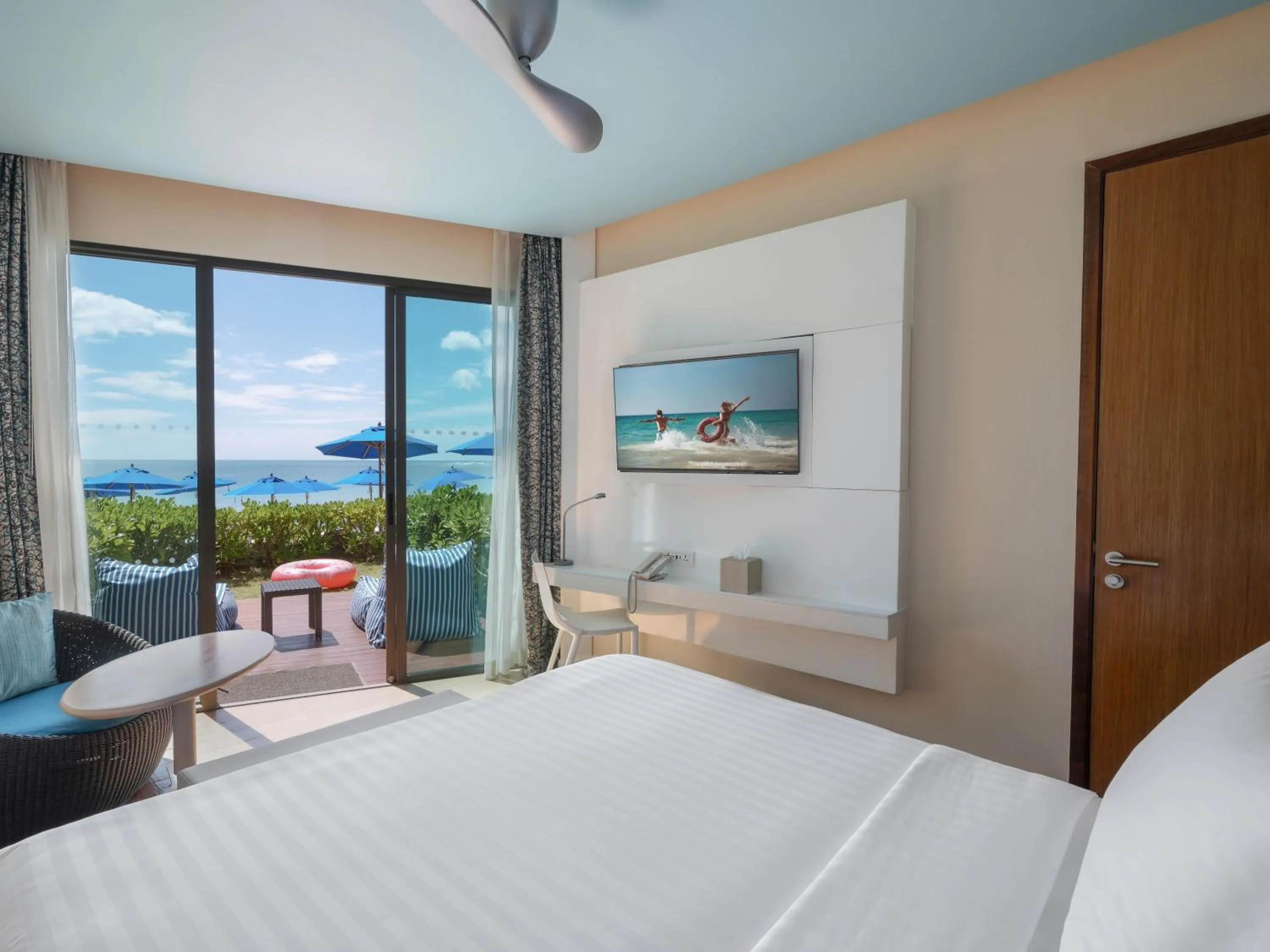 Deluxe Beachfront King in OZO Chaweng Samui