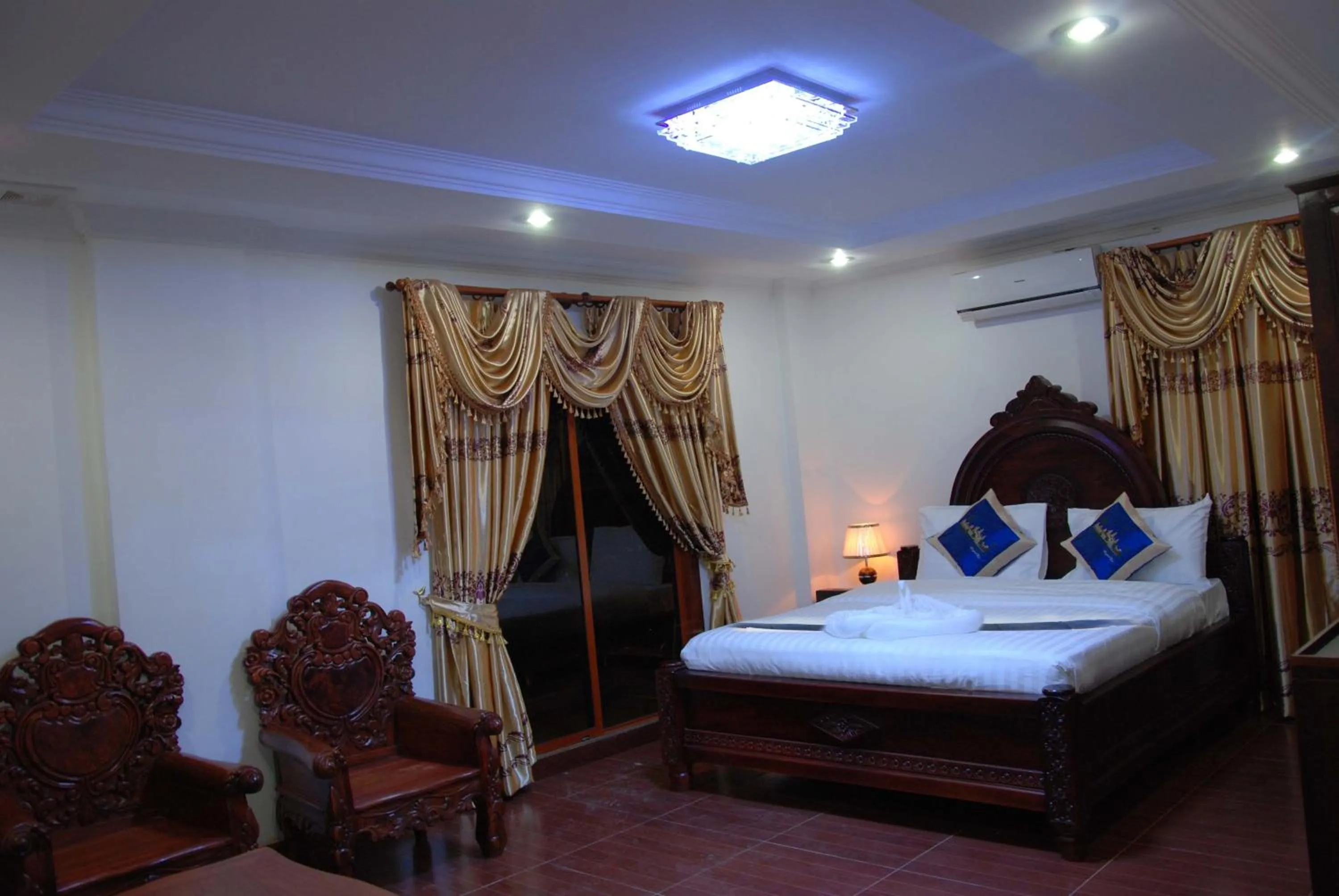 VIP Room with Balcony in Emerald BB Battambang Hotel