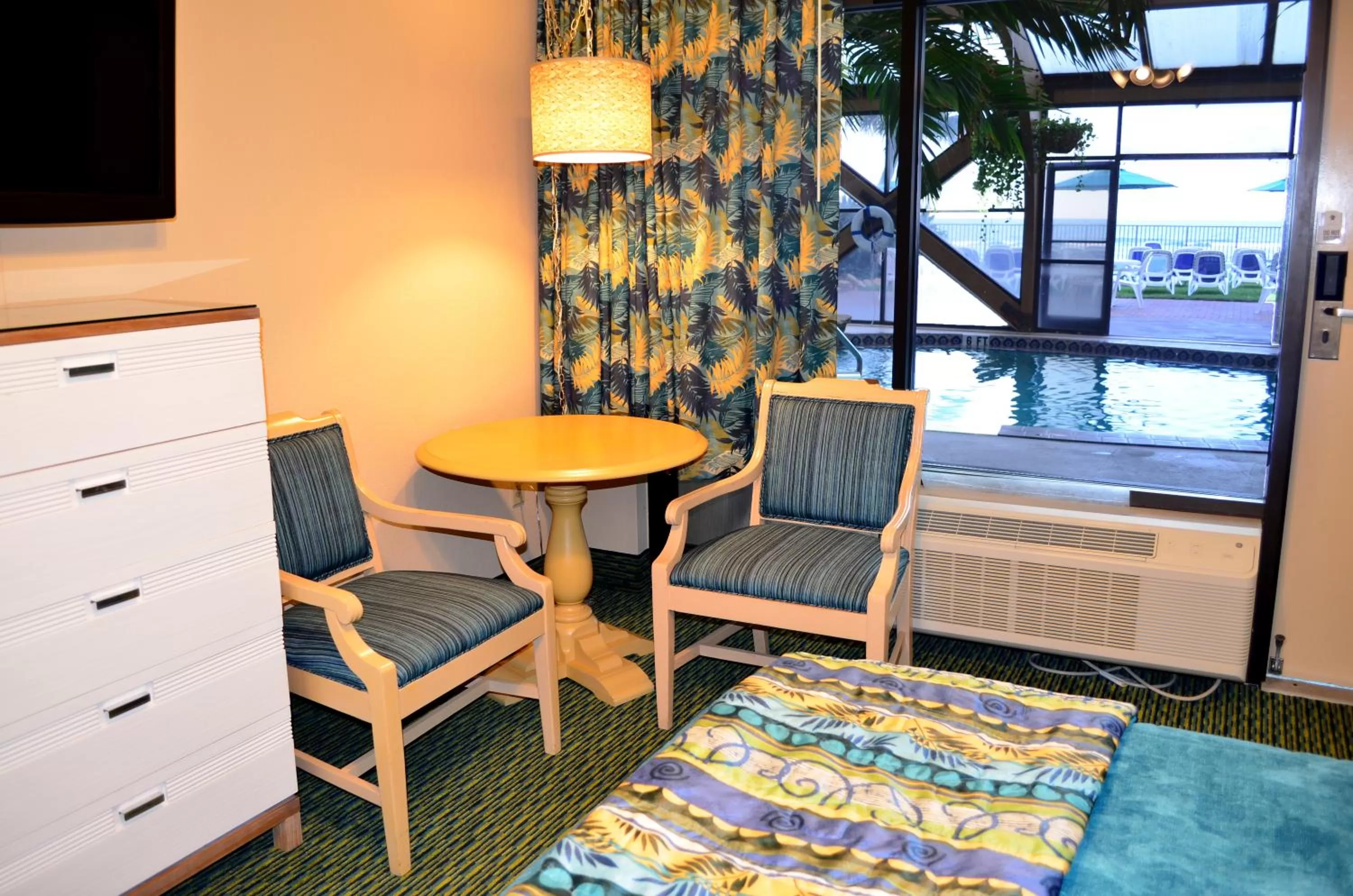 Queen Room with Pool View in Sun Viking Lodge - Daytona Beach
