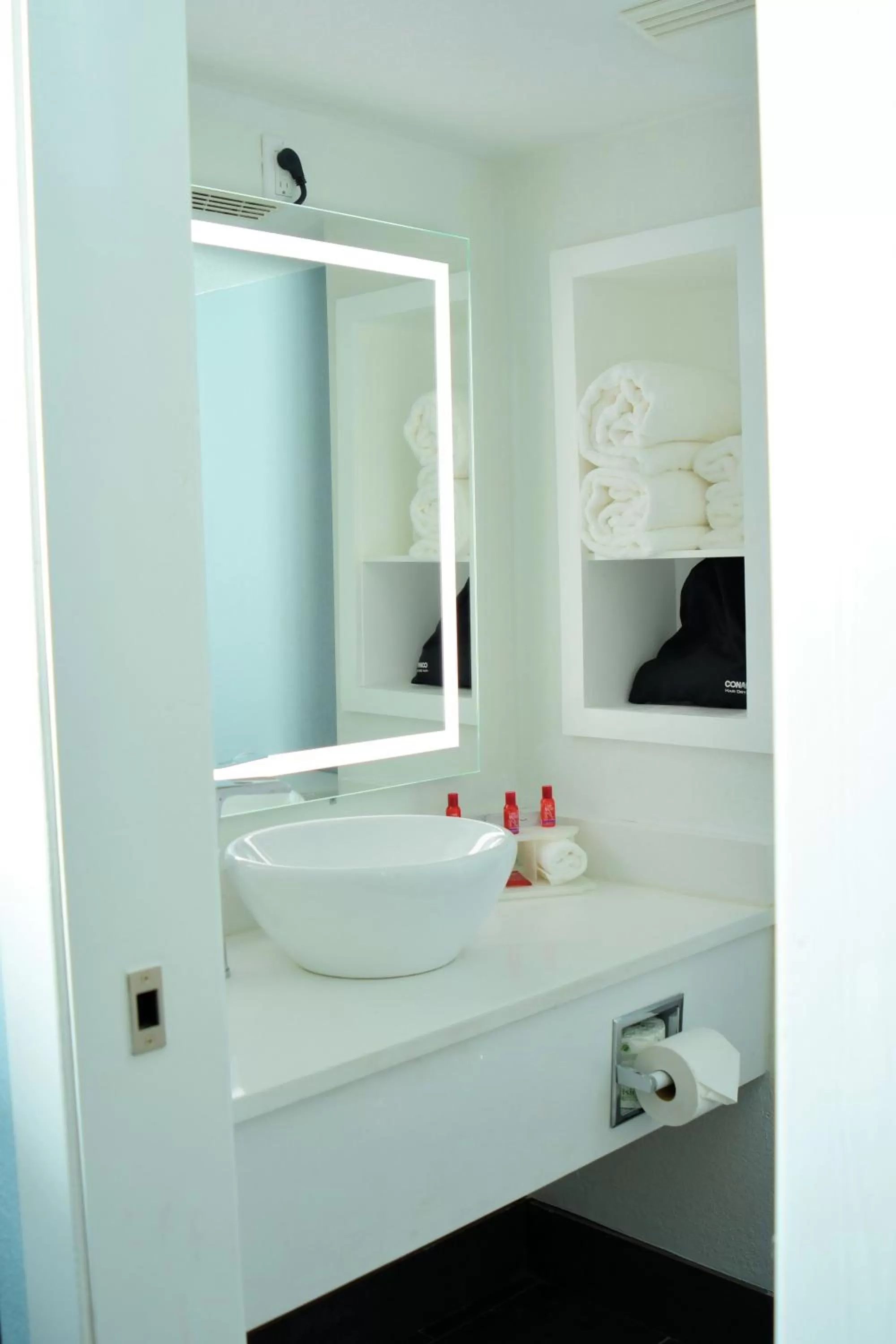 Queen Room with Two Queen Beds - Non-Smoking in Clarion Pointe Jacksonville near Camp Lejeune