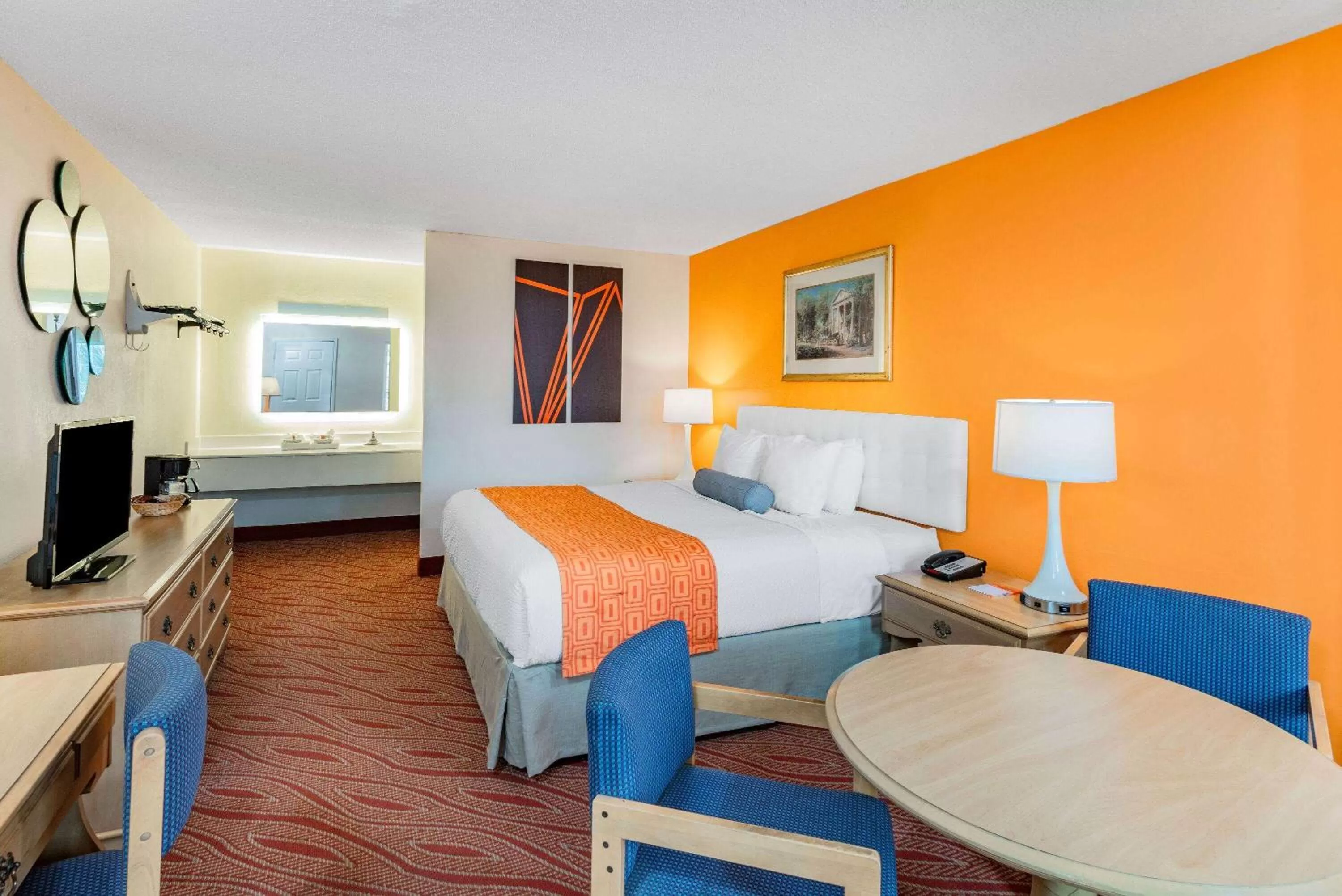 King Room - Non-Smoking in Howard Johnson by Wyndham Staunton