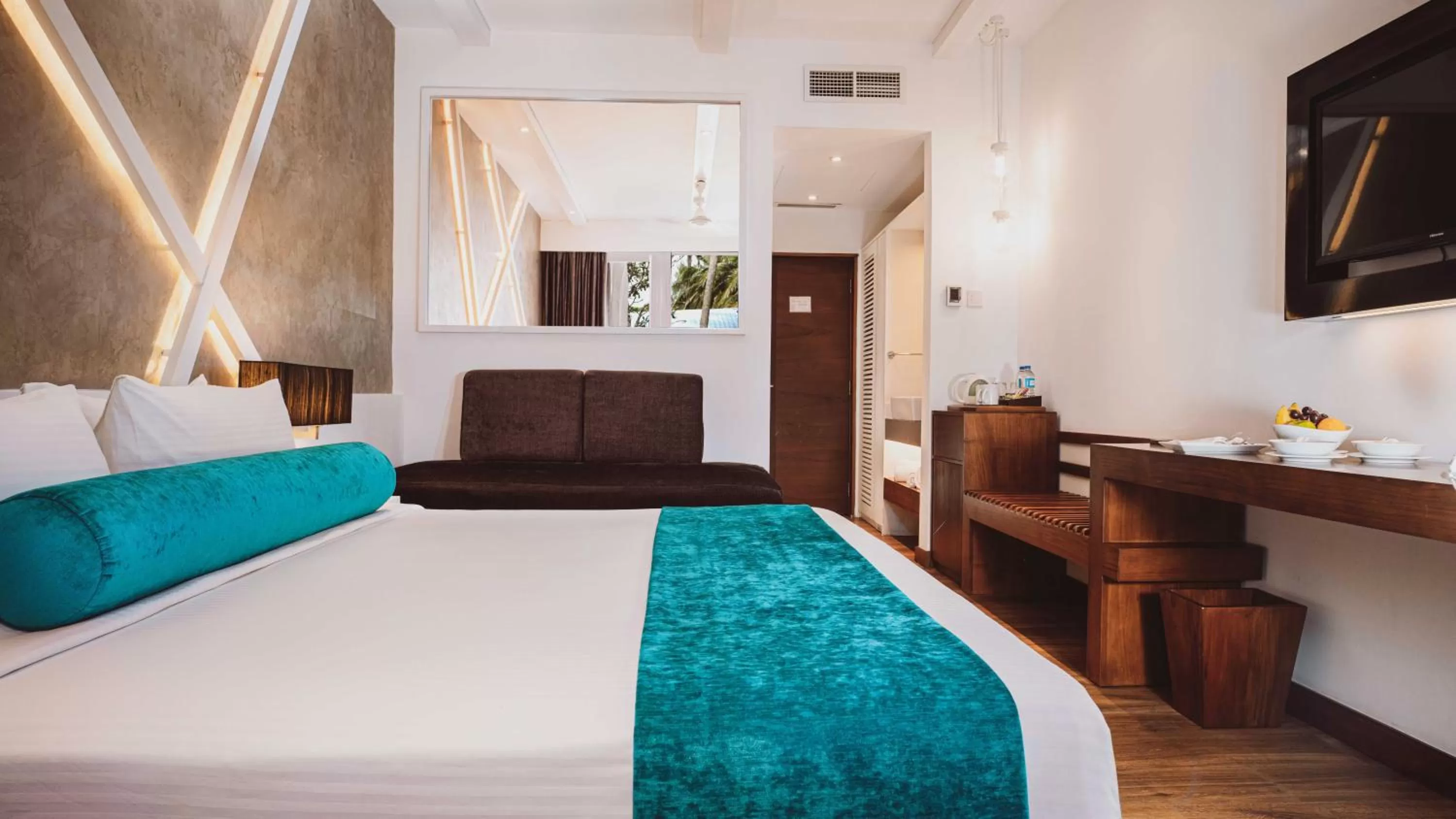 Coastal Premier King  - single occupancy in Camelot Beach Hotel