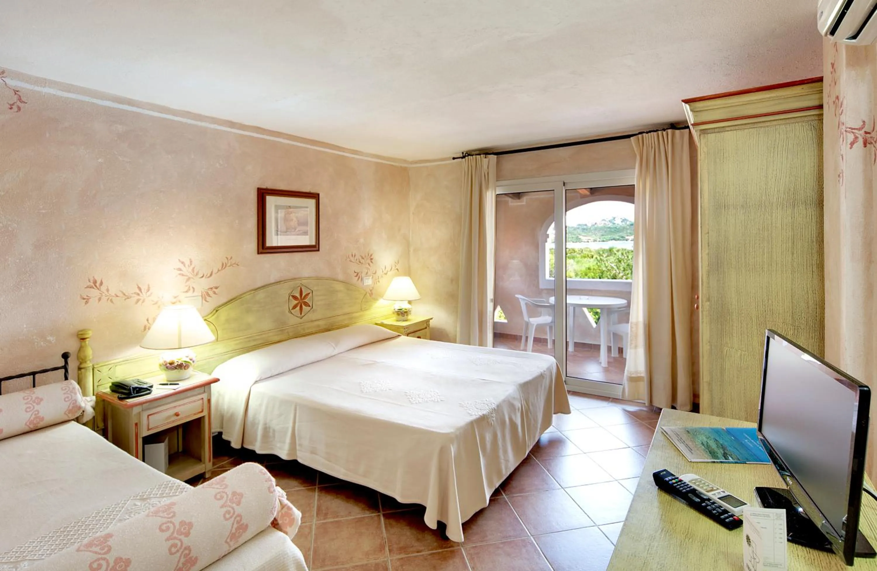 Triple Room with Sea View in Colonna Beach Hotel Marinella