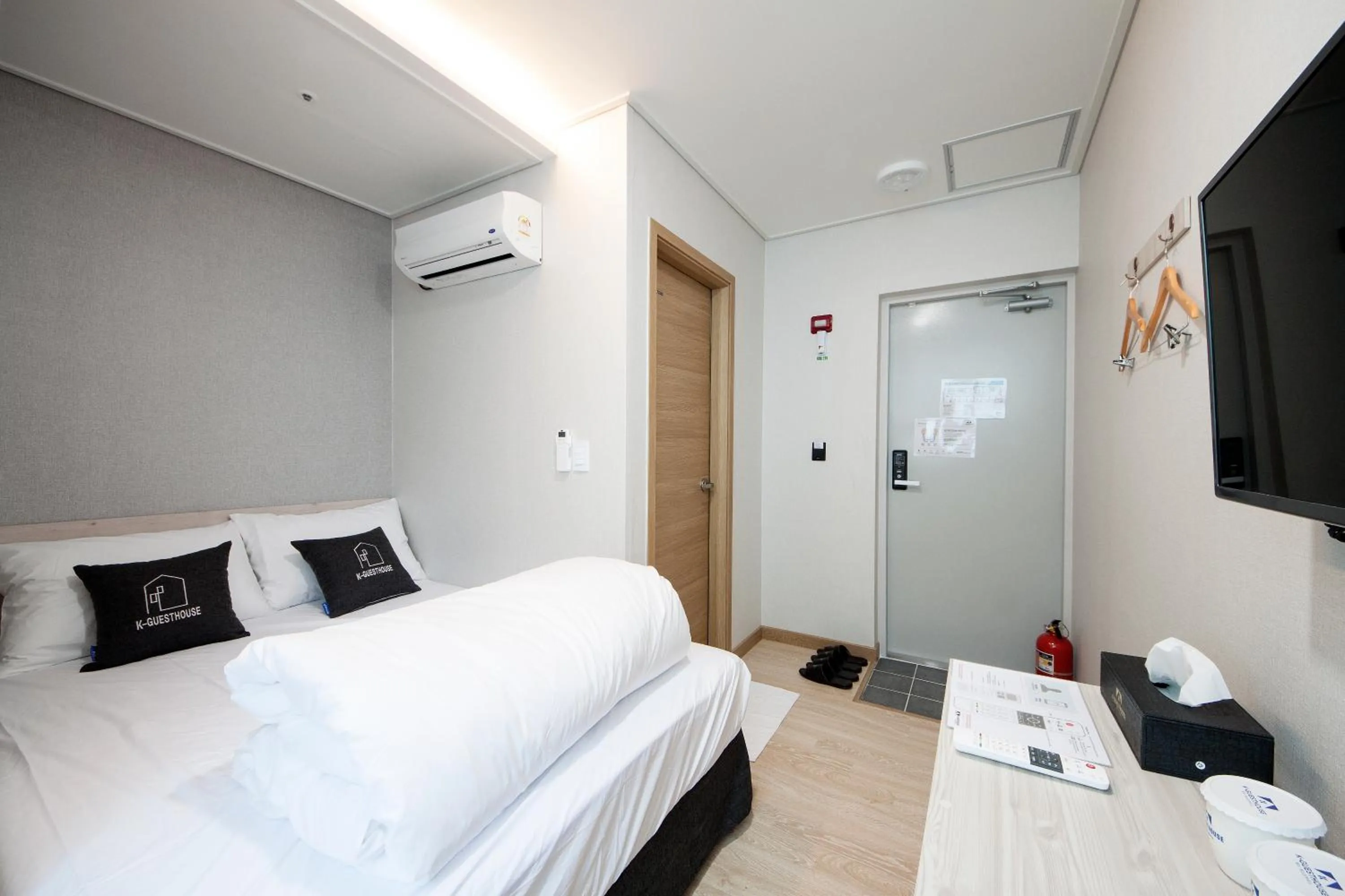 Standard Double Room in K-Guesthouse Premium Nampo 1