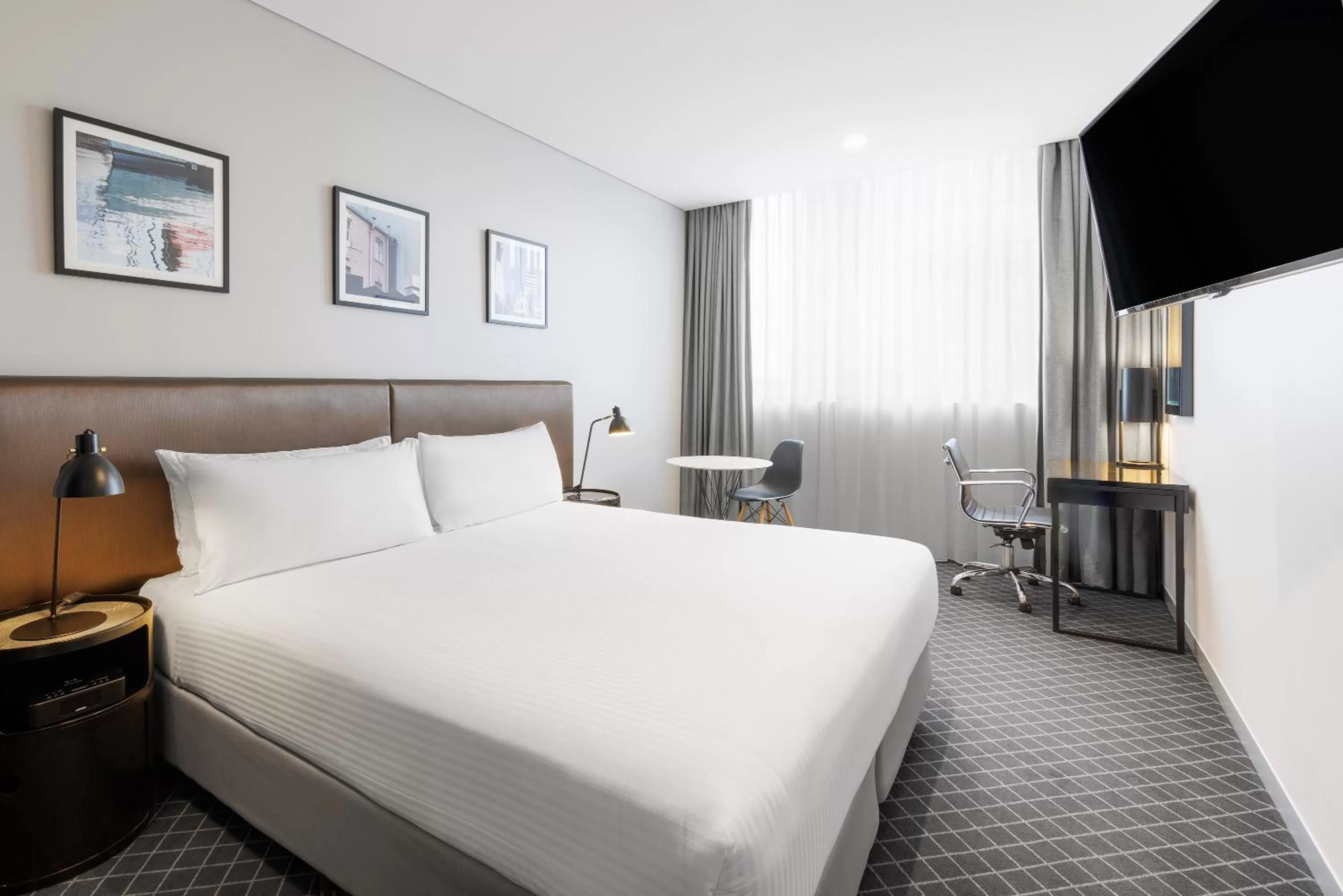 Standard King Room in Holiday Inn & Suites Sydney Bondi Junction by IHG