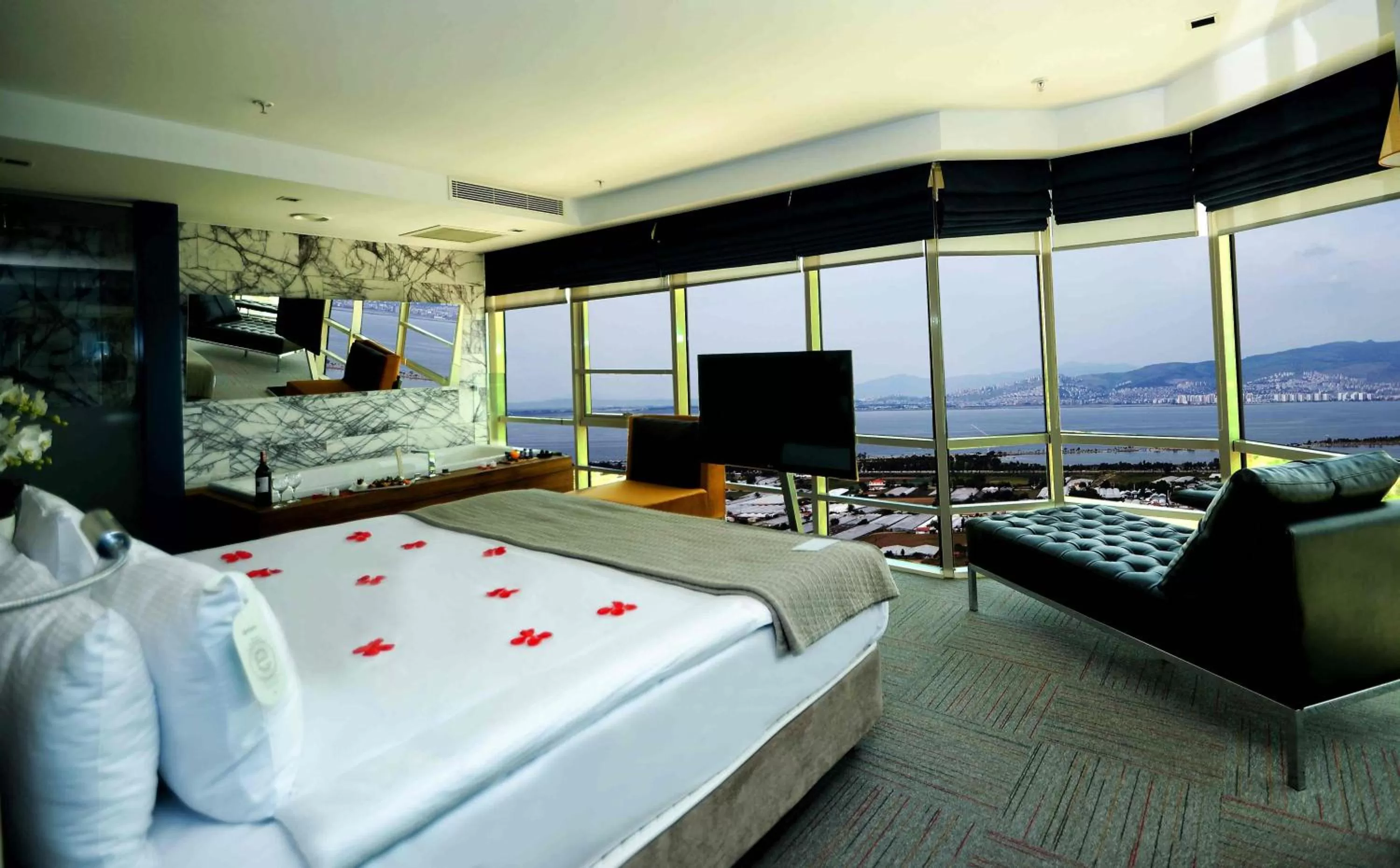 King Suite Room with Seaview in Ramada Encore by Wyndham Izmir