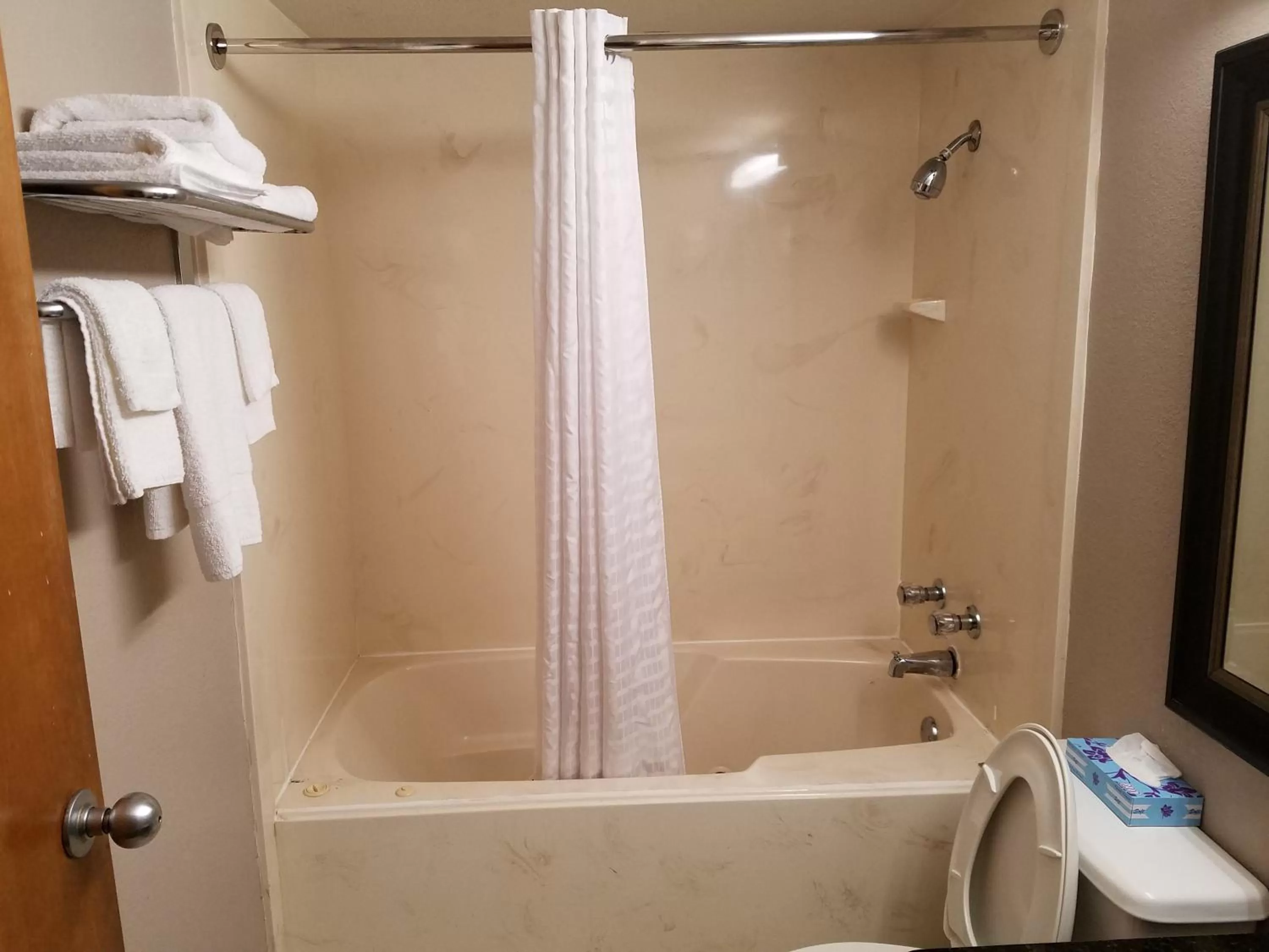 Deluxe King Studio Suite - Non-Smoking in Super 8 by Wyndham Bentonville