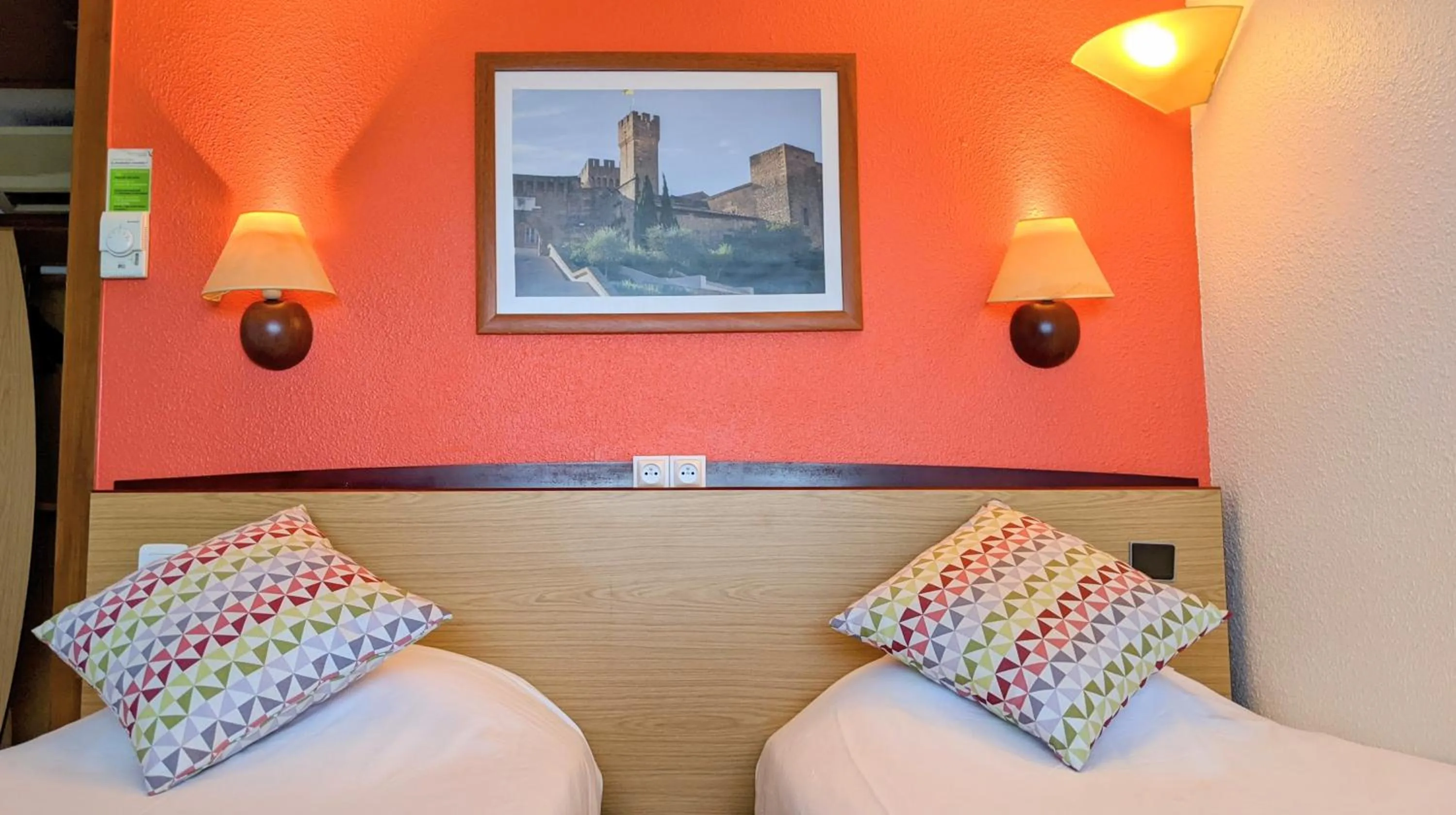 Twin Room in Campanile Salon-De-Provence