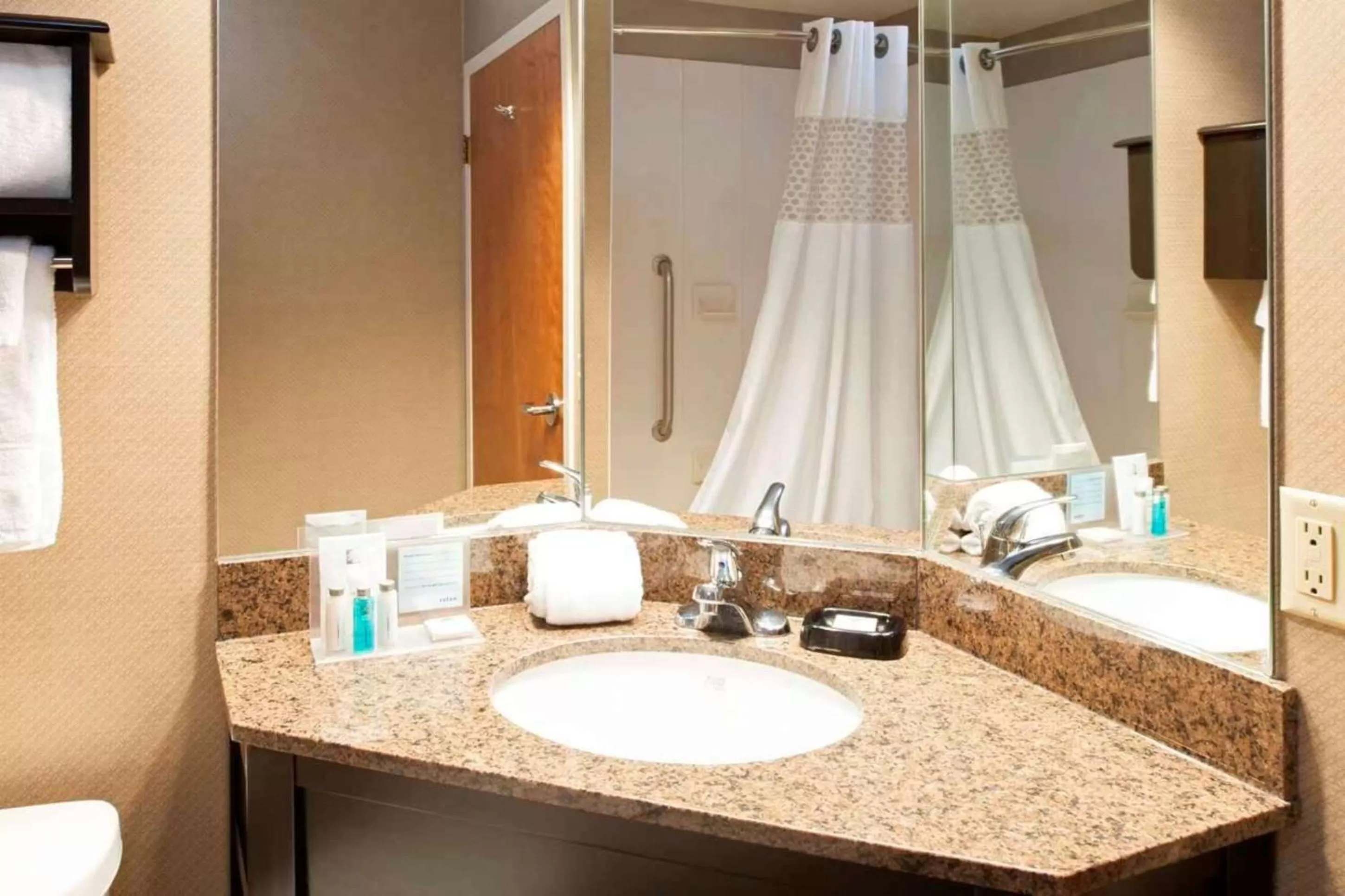 Queen Room with Two Queen Beds and Bath Tub - Disability Access in Spark By Hilton Stevensville