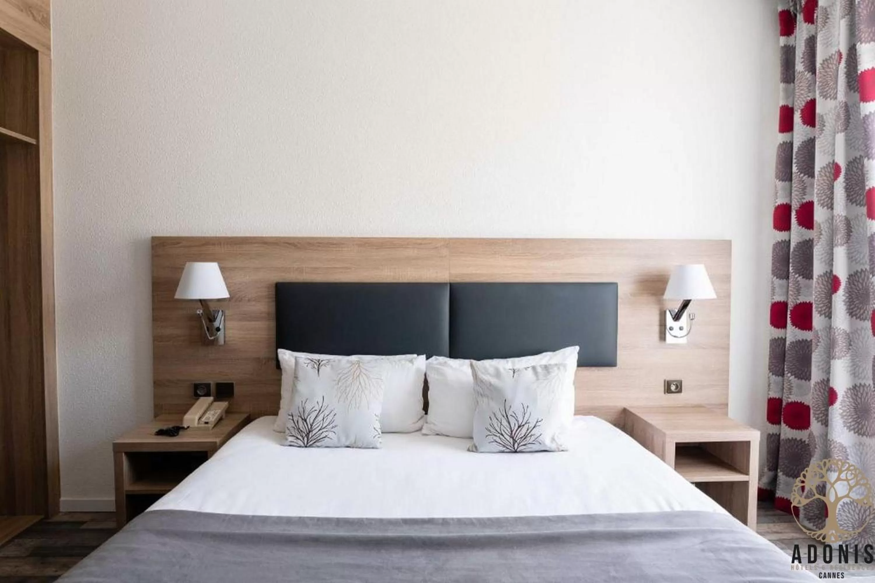 Standard Double Room Without Balcony in Adonis Cannes - Hôtel Thomas