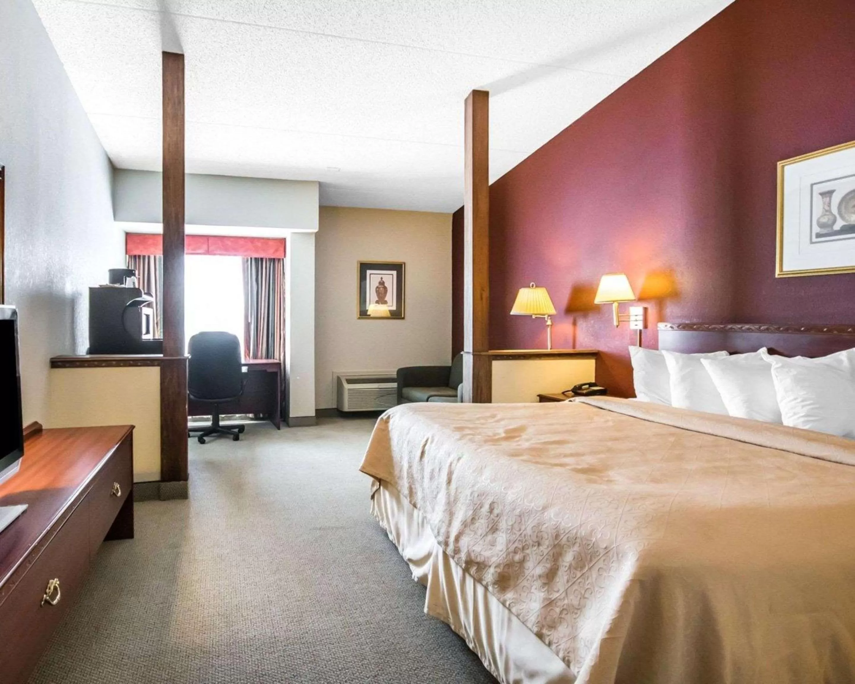 King Suite - Non-Smoking in Quality Inn & Suites Elizabethtown