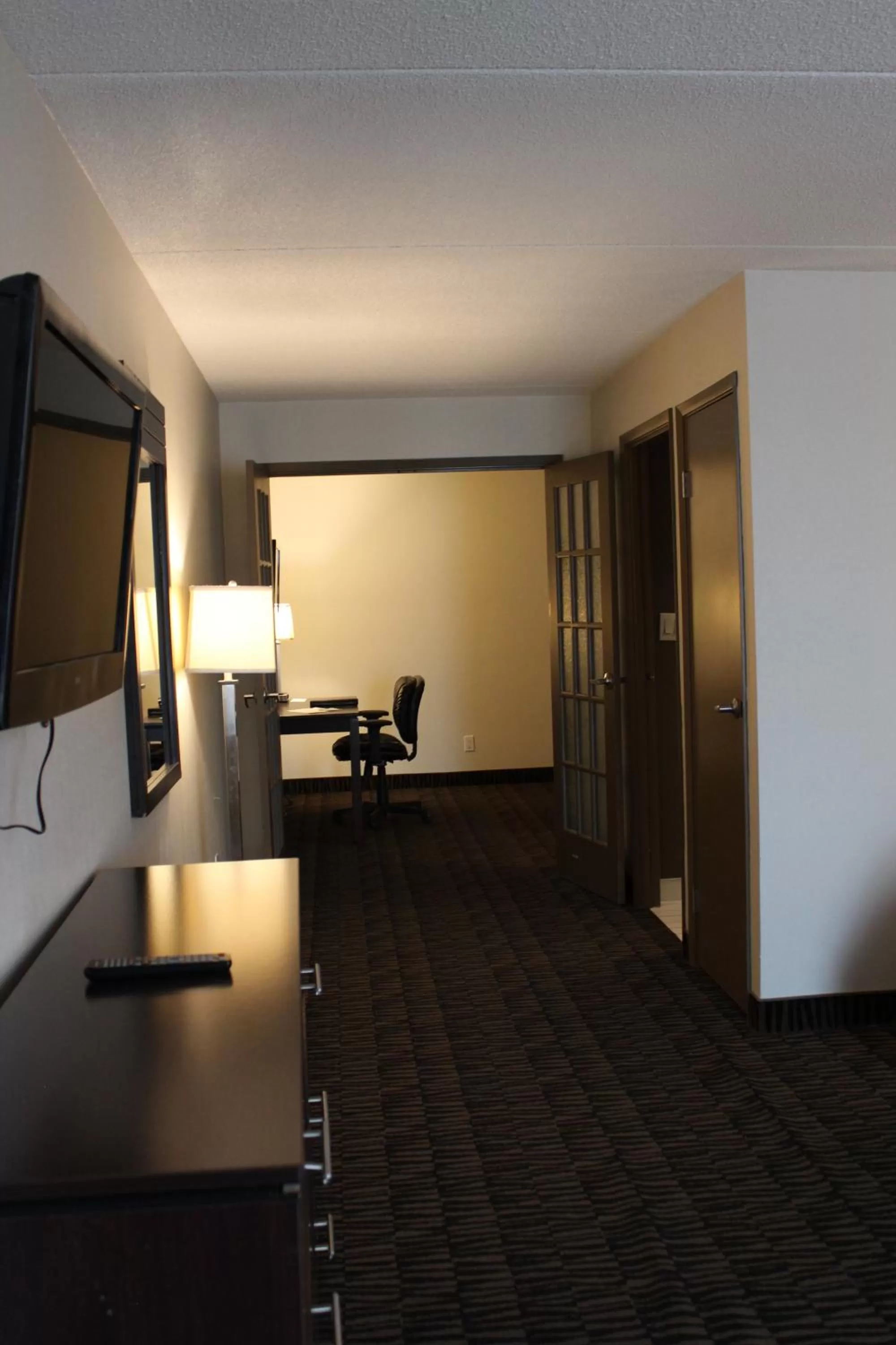 King Room with Sofa Bed - Disability Access in Ramada Plaza by Wyndham Niagara Falls