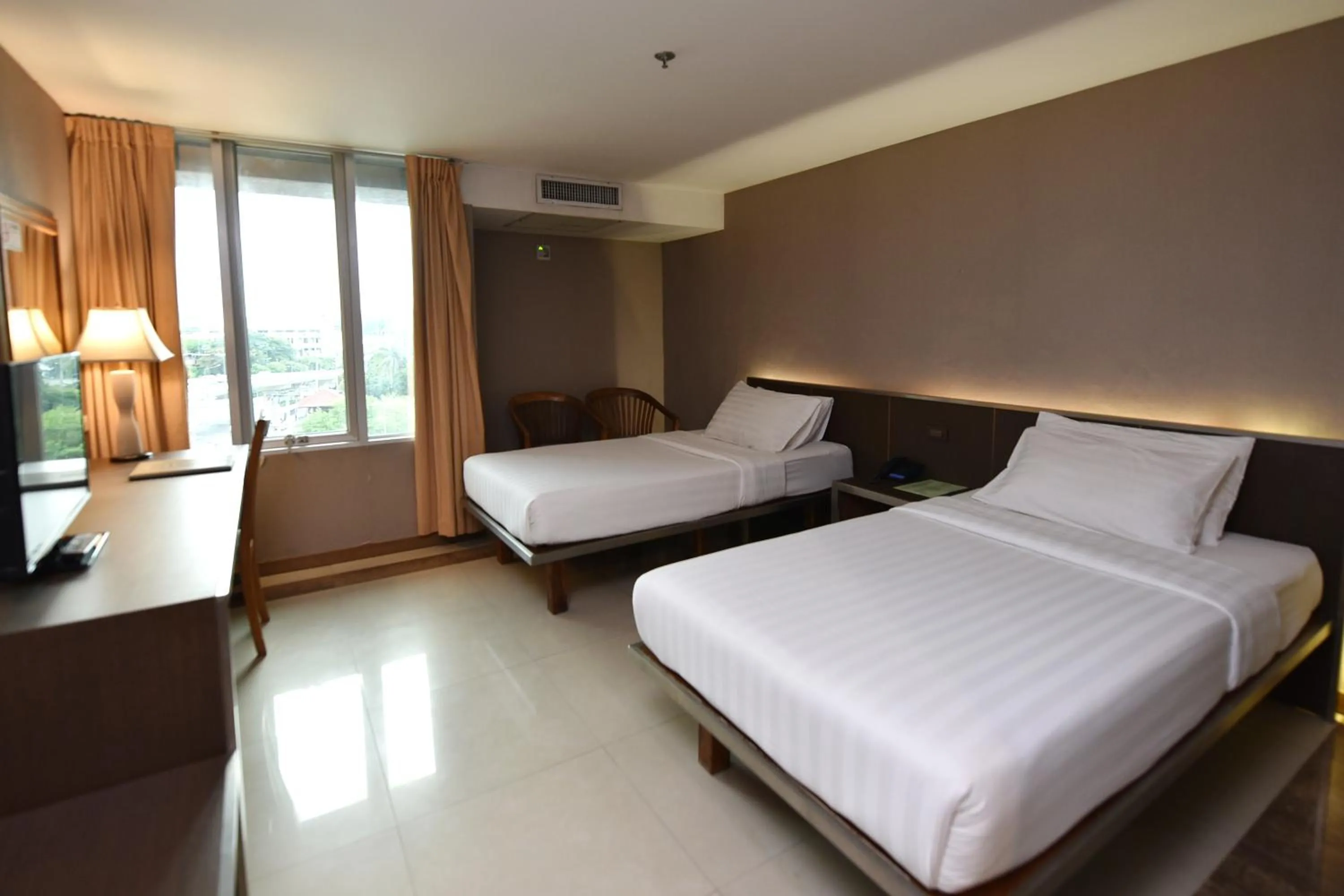 Deluxe Twin Room in Bangkok City Suite