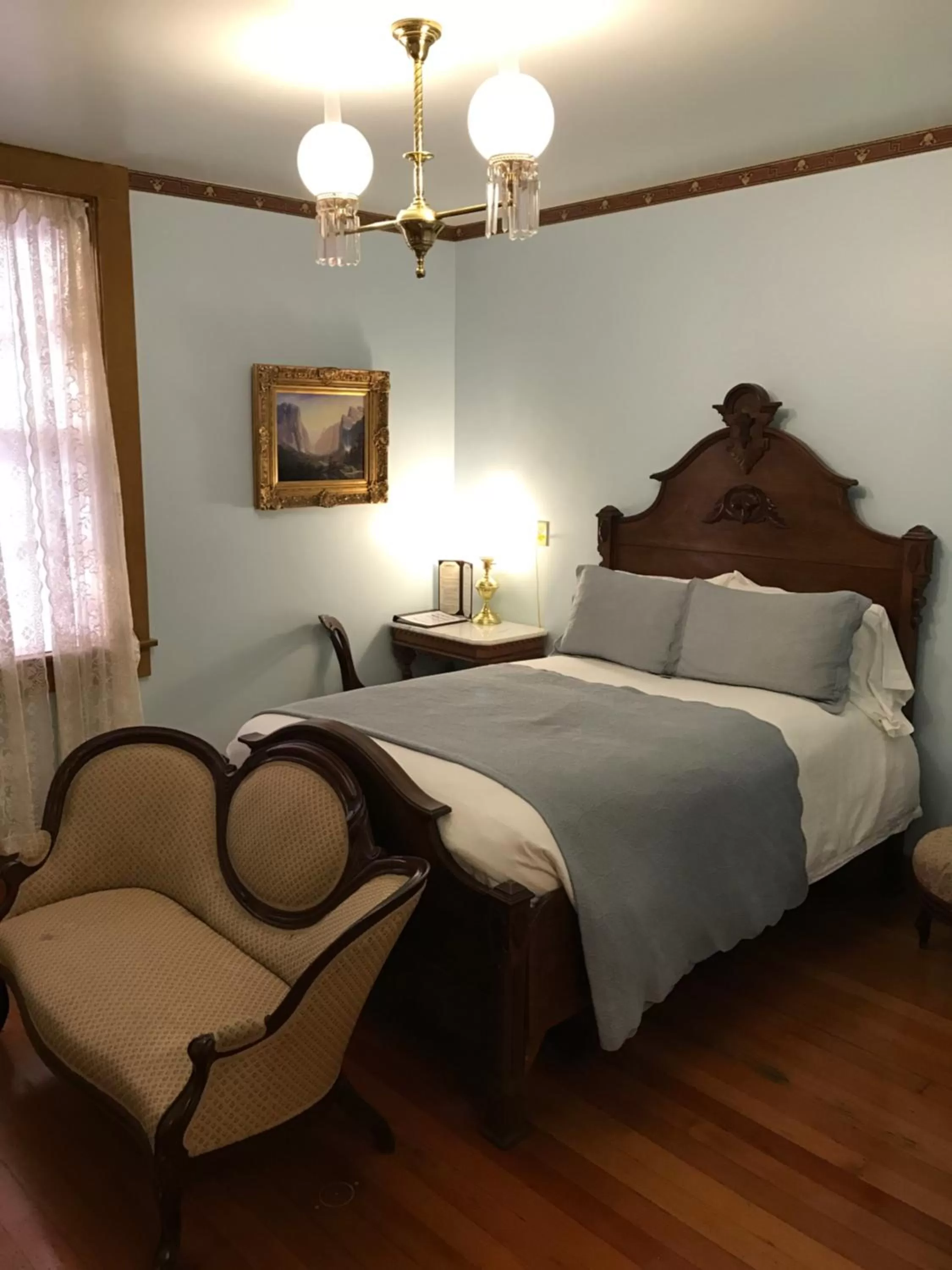 Double Room - Disability Access in Cosmopolitan Hotel