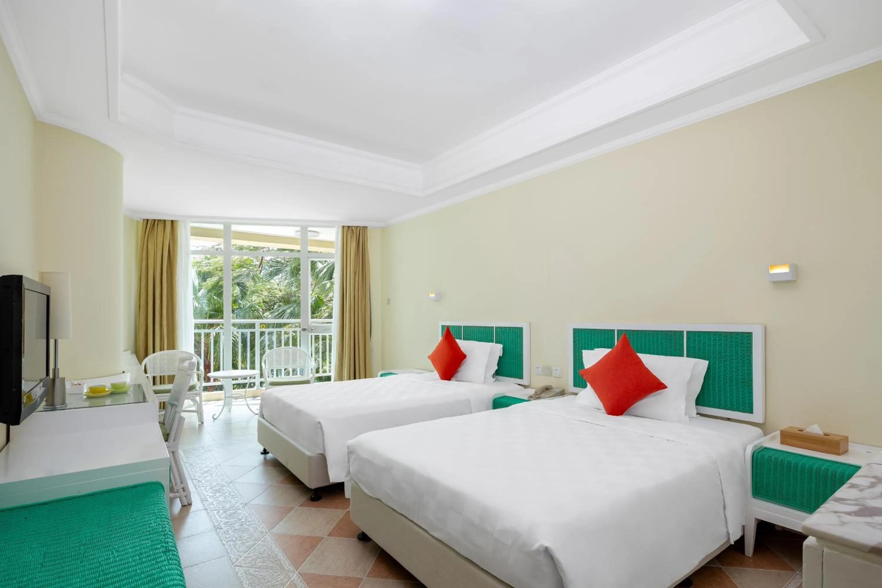 Double or Twin Room with Garden View in Sunshine Resort Intime Sanya