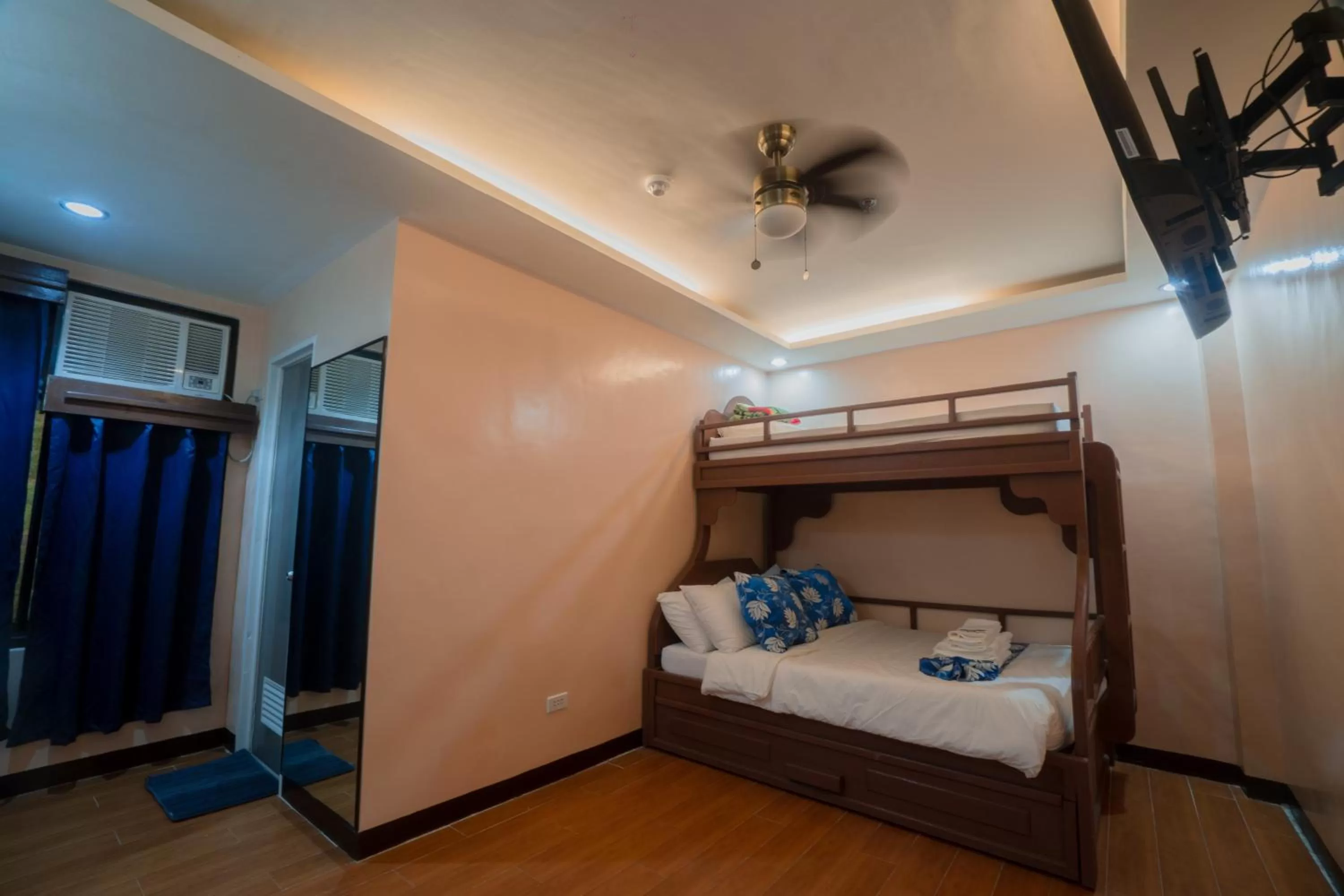 Deluxe Family Suite in Skylodge Resort