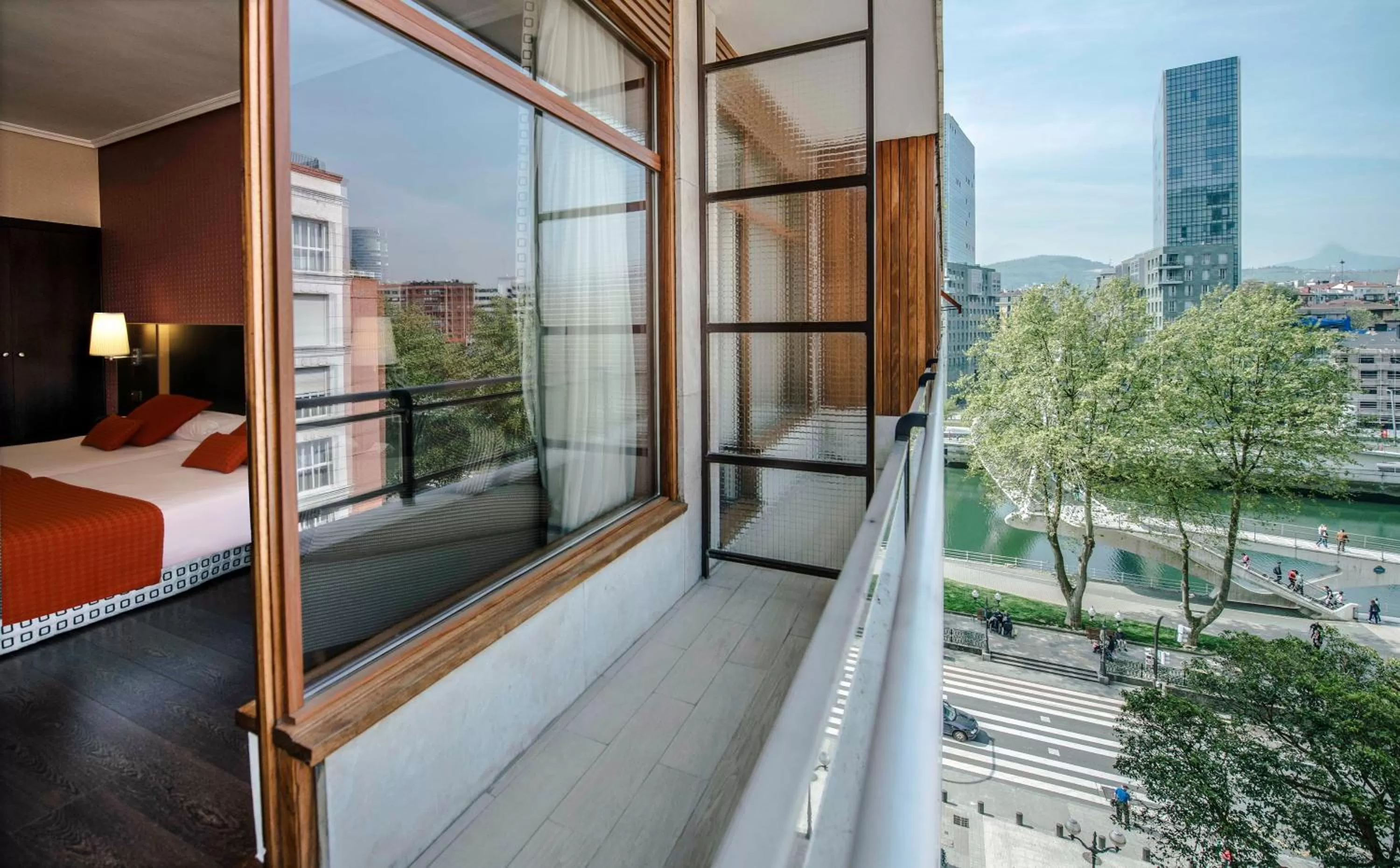 Superior Twin Room with Street View in Hotel Conde Duque Bilbao