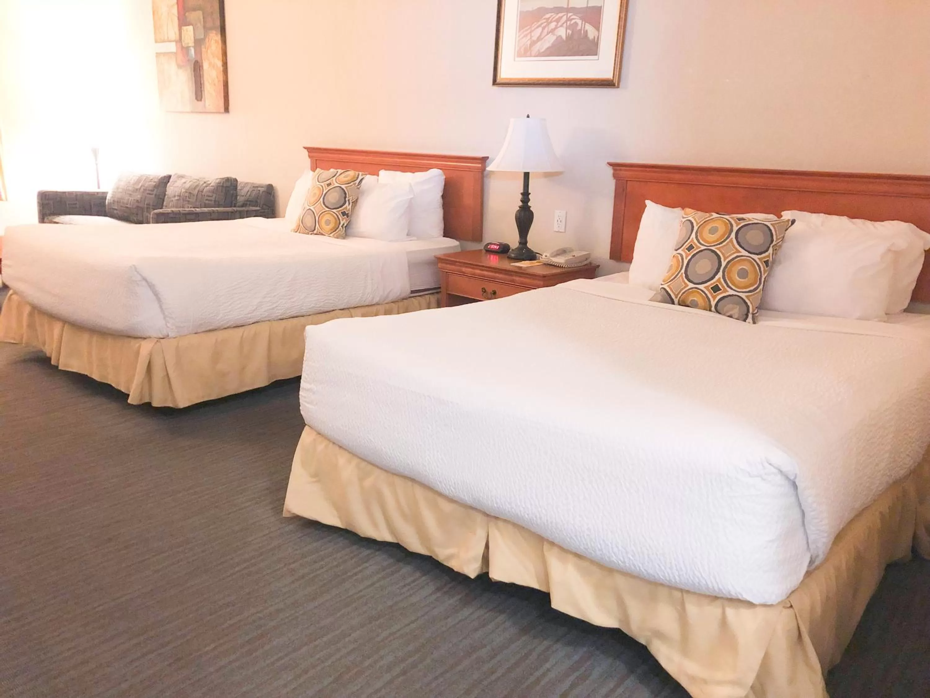 Suite with Two Queen Beds in Days Inn by Wyndham Niagara Falls Centre St By the Falls