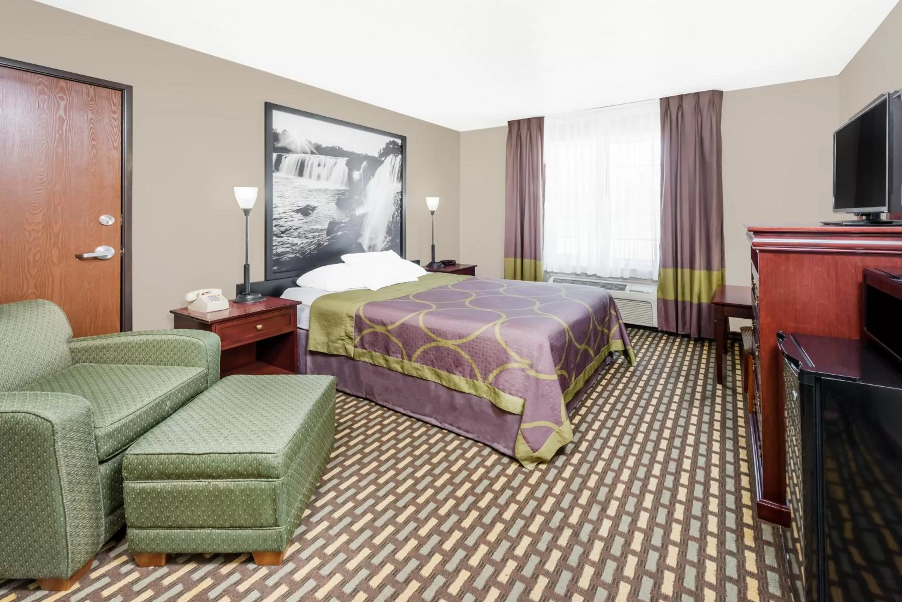 Queen Room - Disability Access/Non-Smoking in Super 8 by Wyndham Bolivar