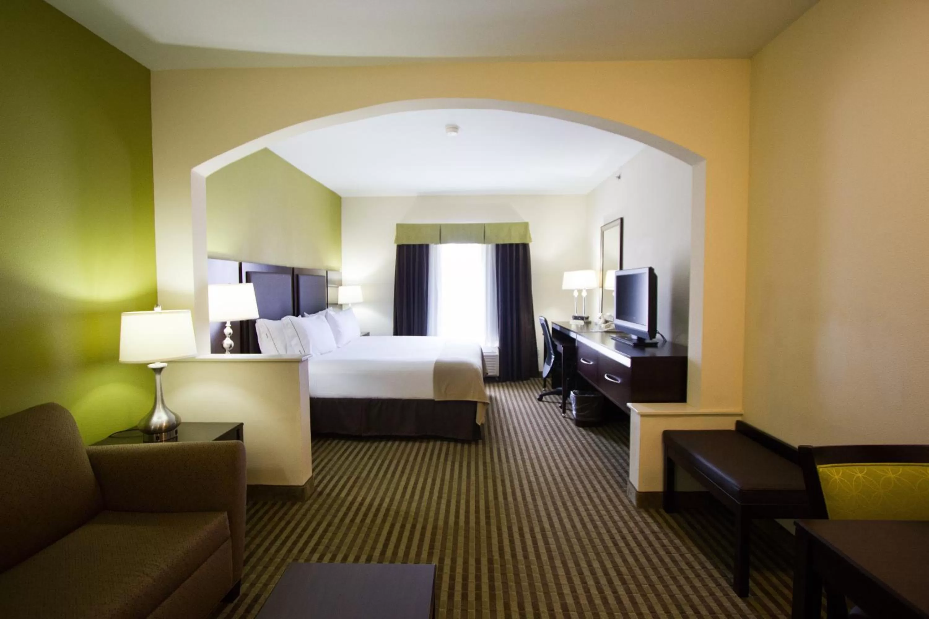 King Suite - Non-Smoking in Holiday Inn Express Hotel & Suites Nacogdoches by IHG