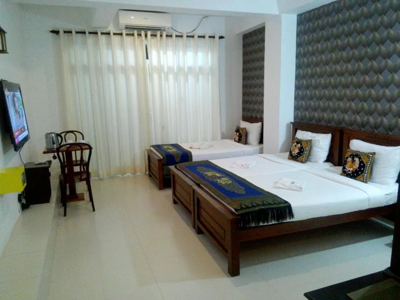 Triple Room with Lake View in Kandy Supreme Hotel