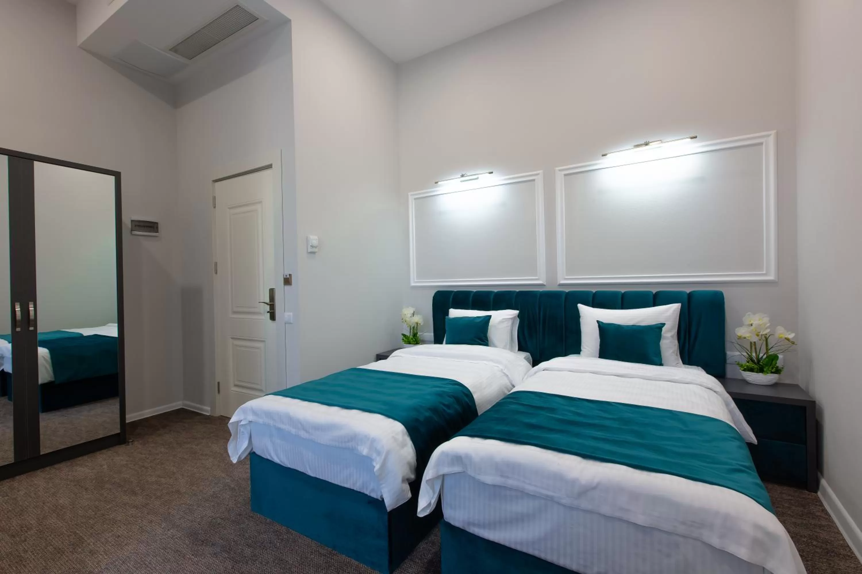 Economy Twin Room - single occupancy in Royal Inn