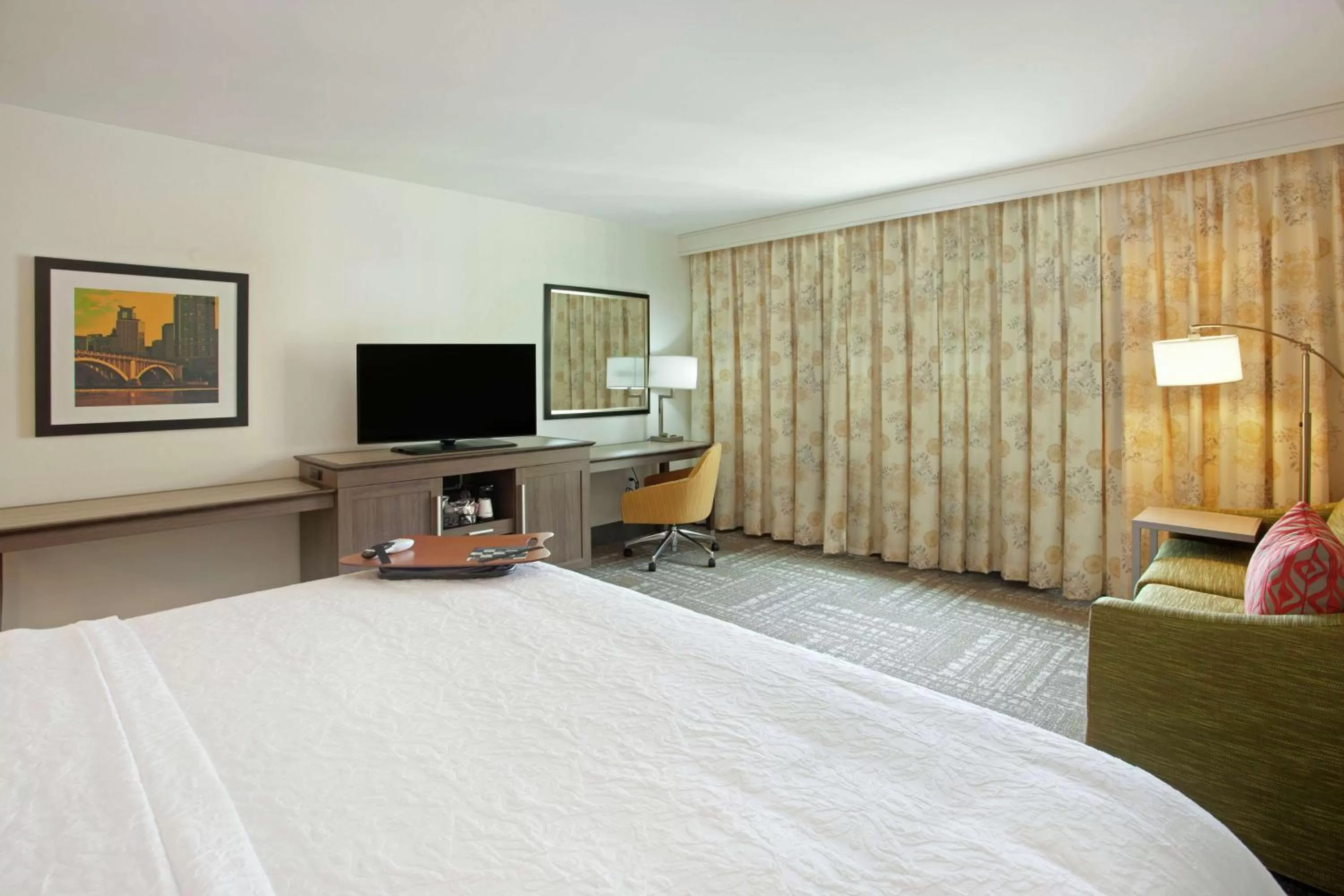 King Room with Sofa Bed - Hearing Accessible/Non-Smoking in Hampton Inn & Suites - Minneapolis/Downtown
