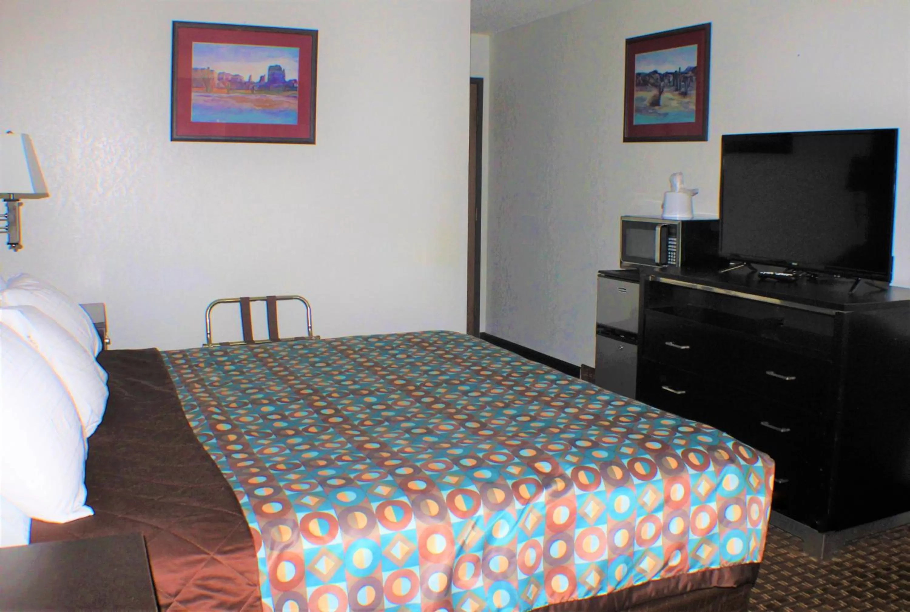 King Room- Non-Smoking in Knights Inn Payson