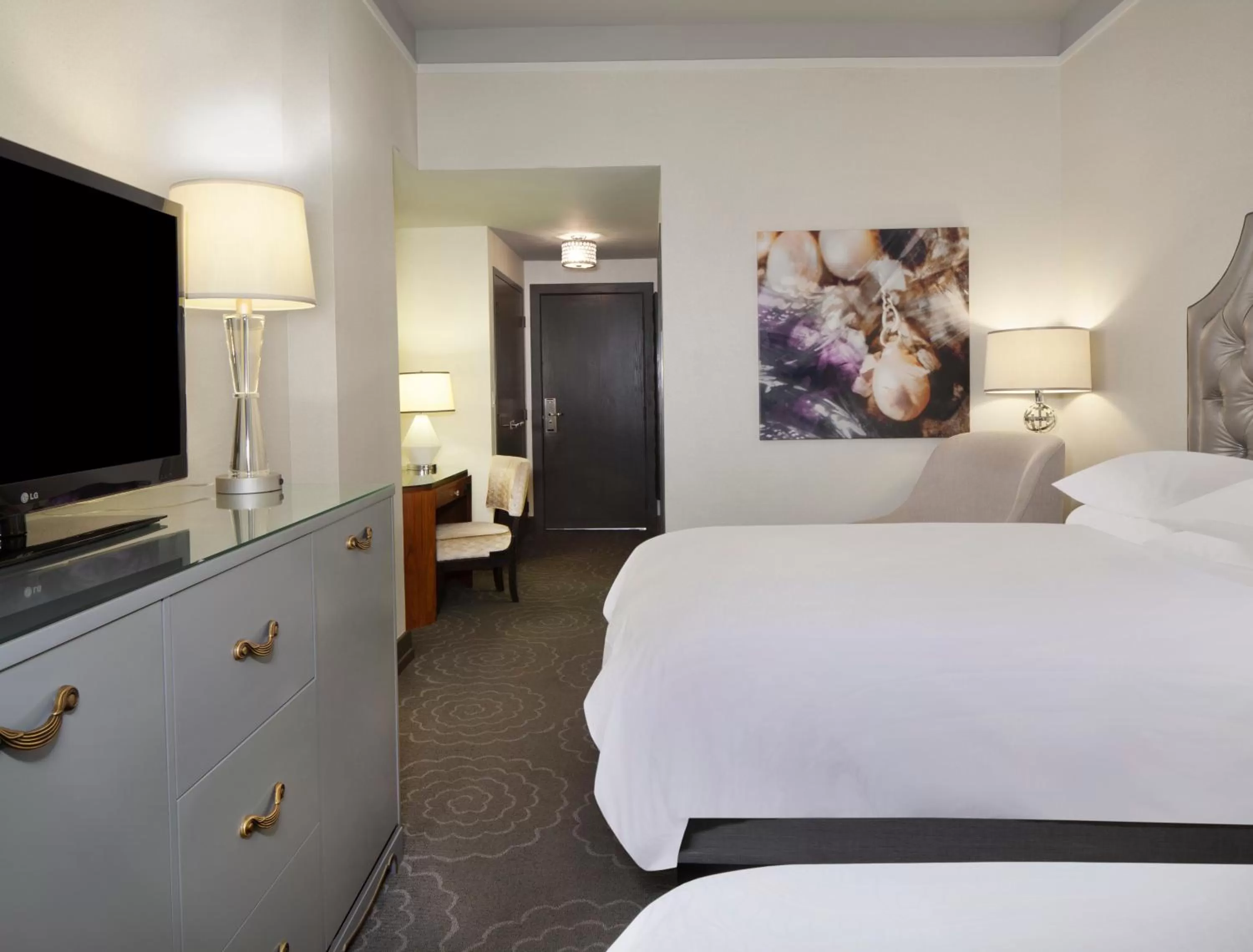Deluxe Double Room with Two Double Beds in Silversmith Hotel Chicago Downtown
