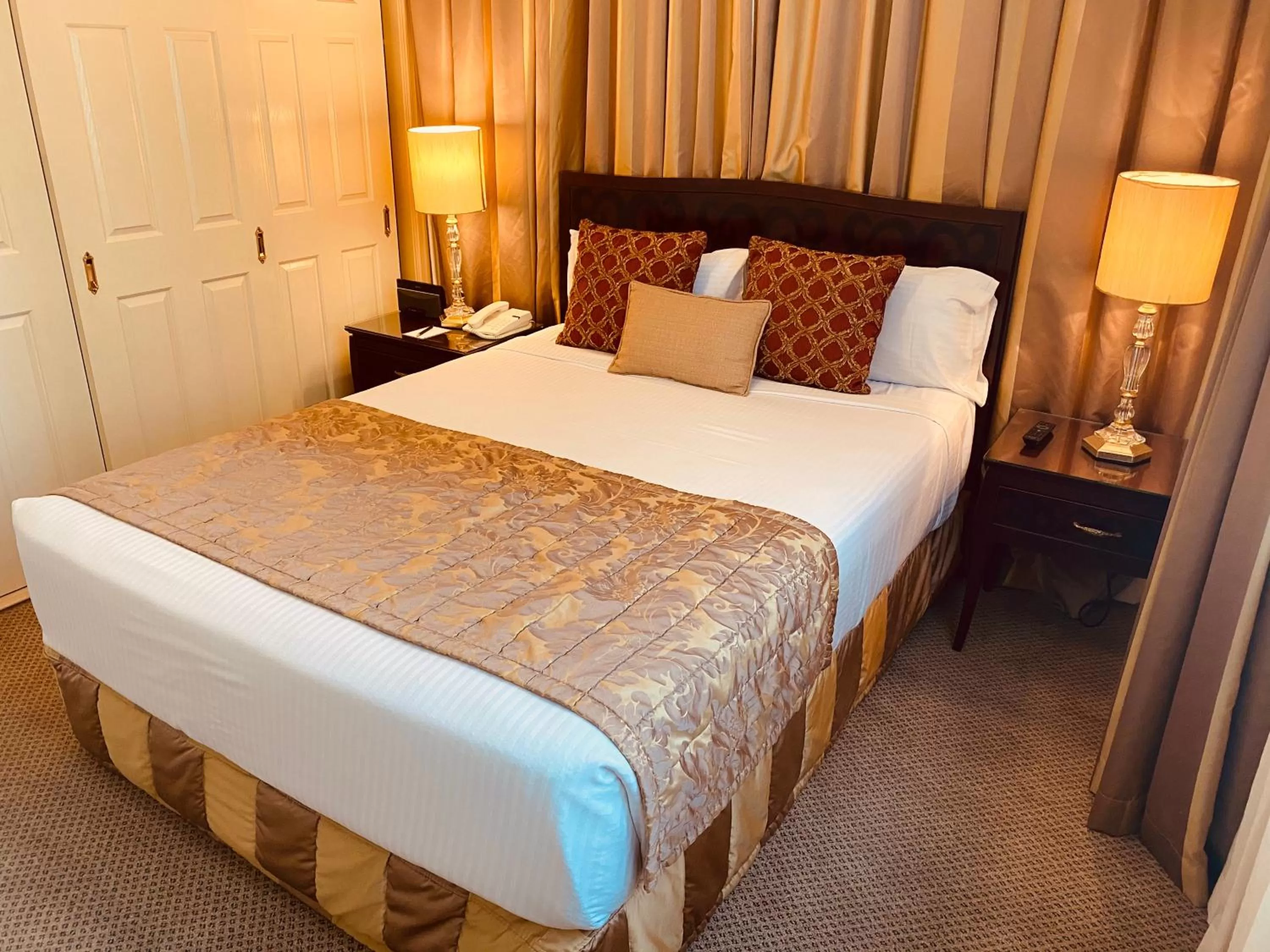 Two-Bedroom Suite in Royal Albert Hotel