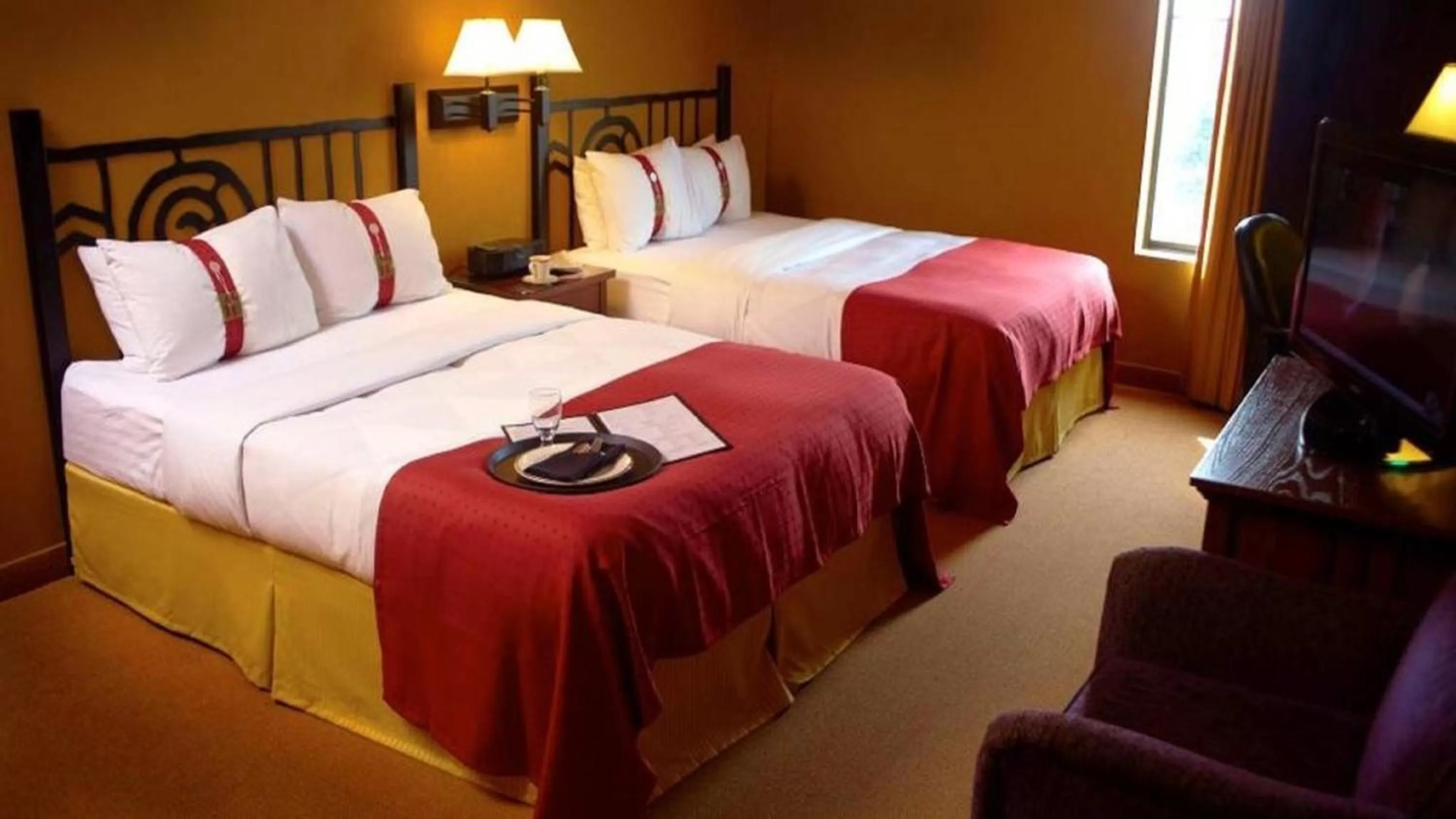 Standard Room with Two Queen Beds in Holiday Inn Hotel Pewaukee-Milwaukee West by IHG